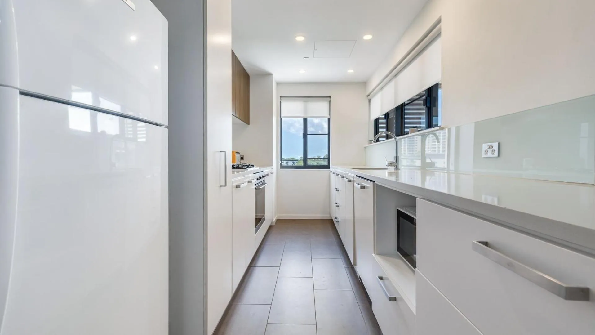 Kitchen or kitchenette in Darwin Waterfront Short Stay Apartments
