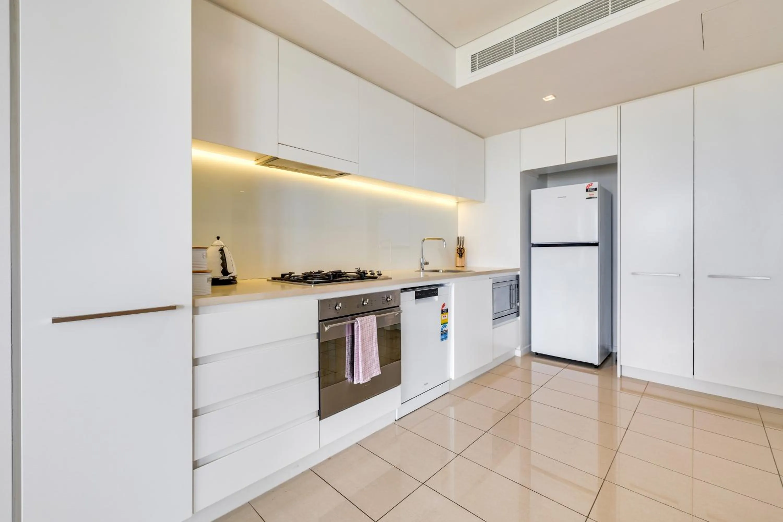 Kitchen or kitchenette in Darwin Waterfront Short Stay Apartments