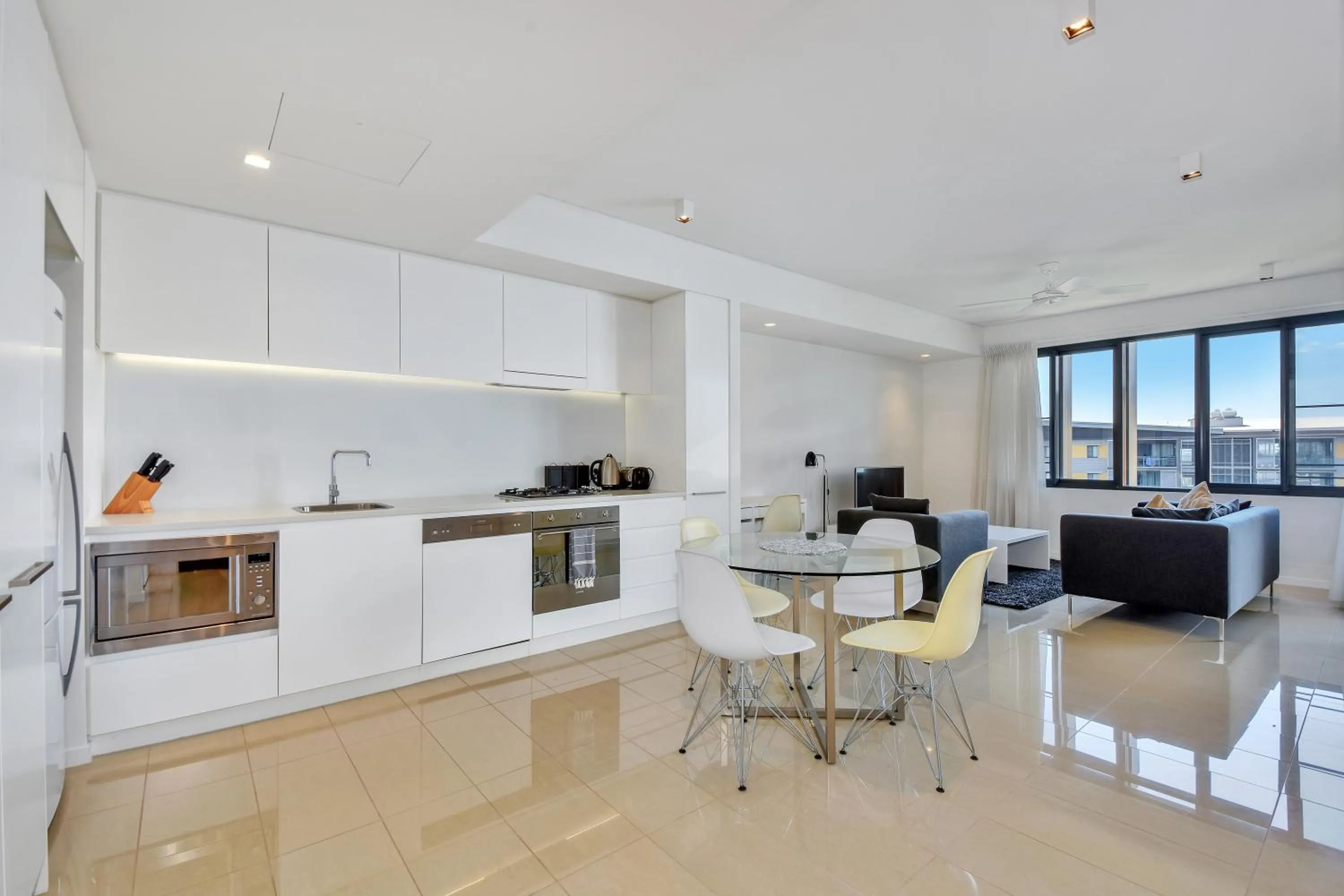 Kitchen or kitchenette in Darwin Waterfront Short Stay Apartments