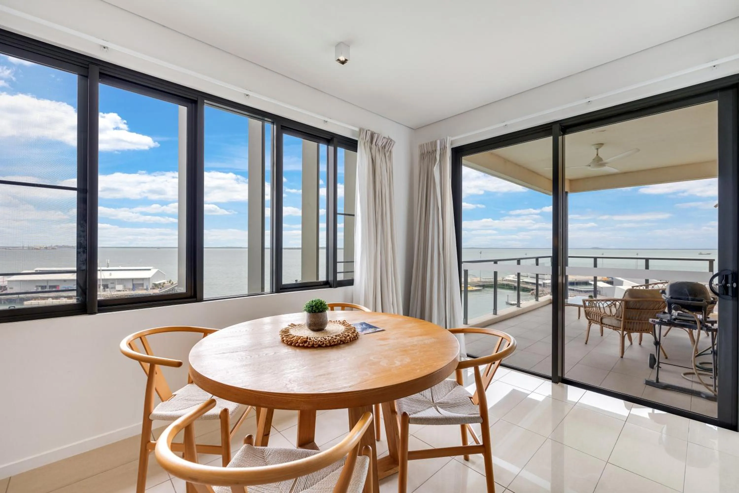 Dining area in Darwin Waterfront Short Stay Apartments