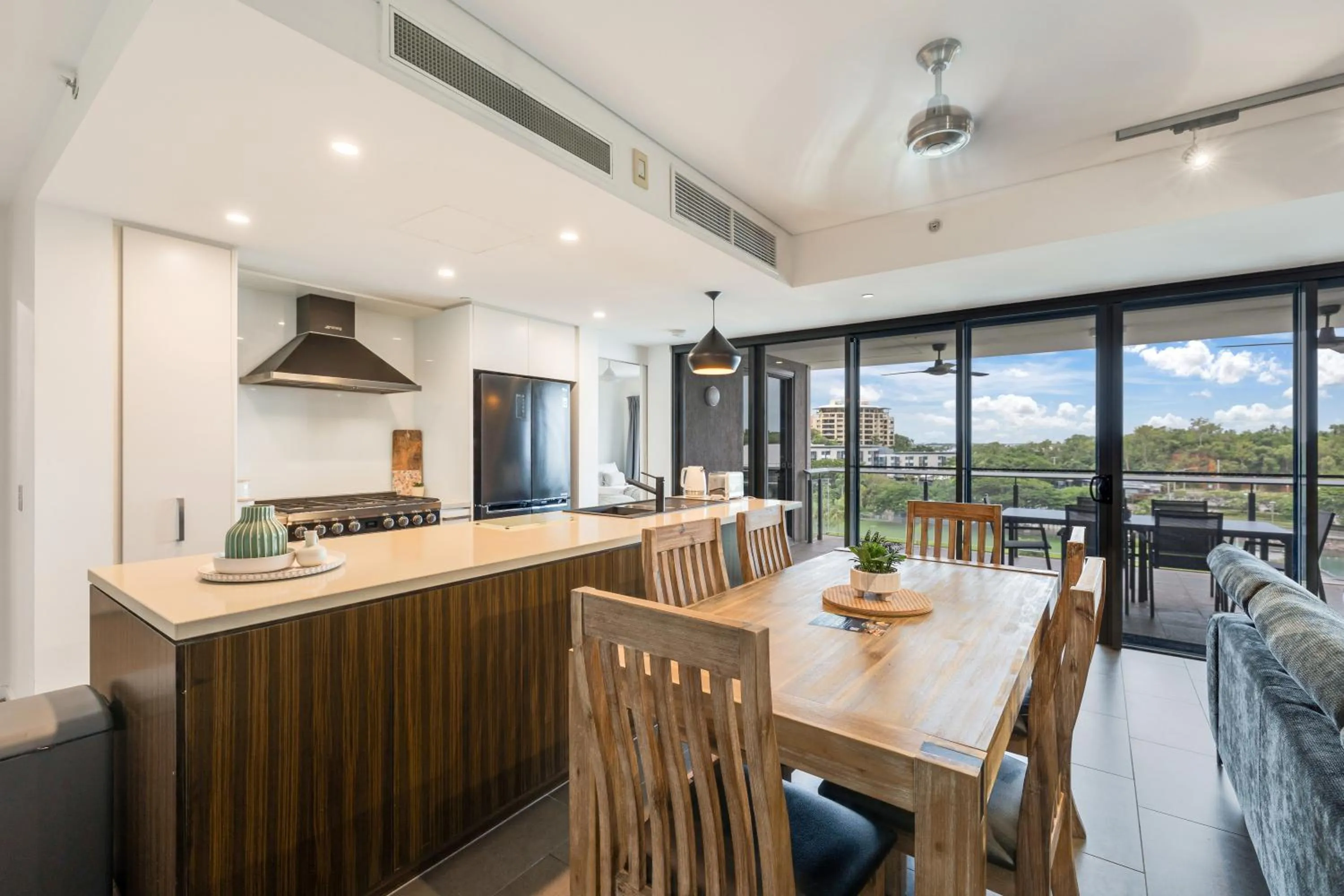 Kitchen or kitchenette in Darwin Waterfront Short Stay Apartments