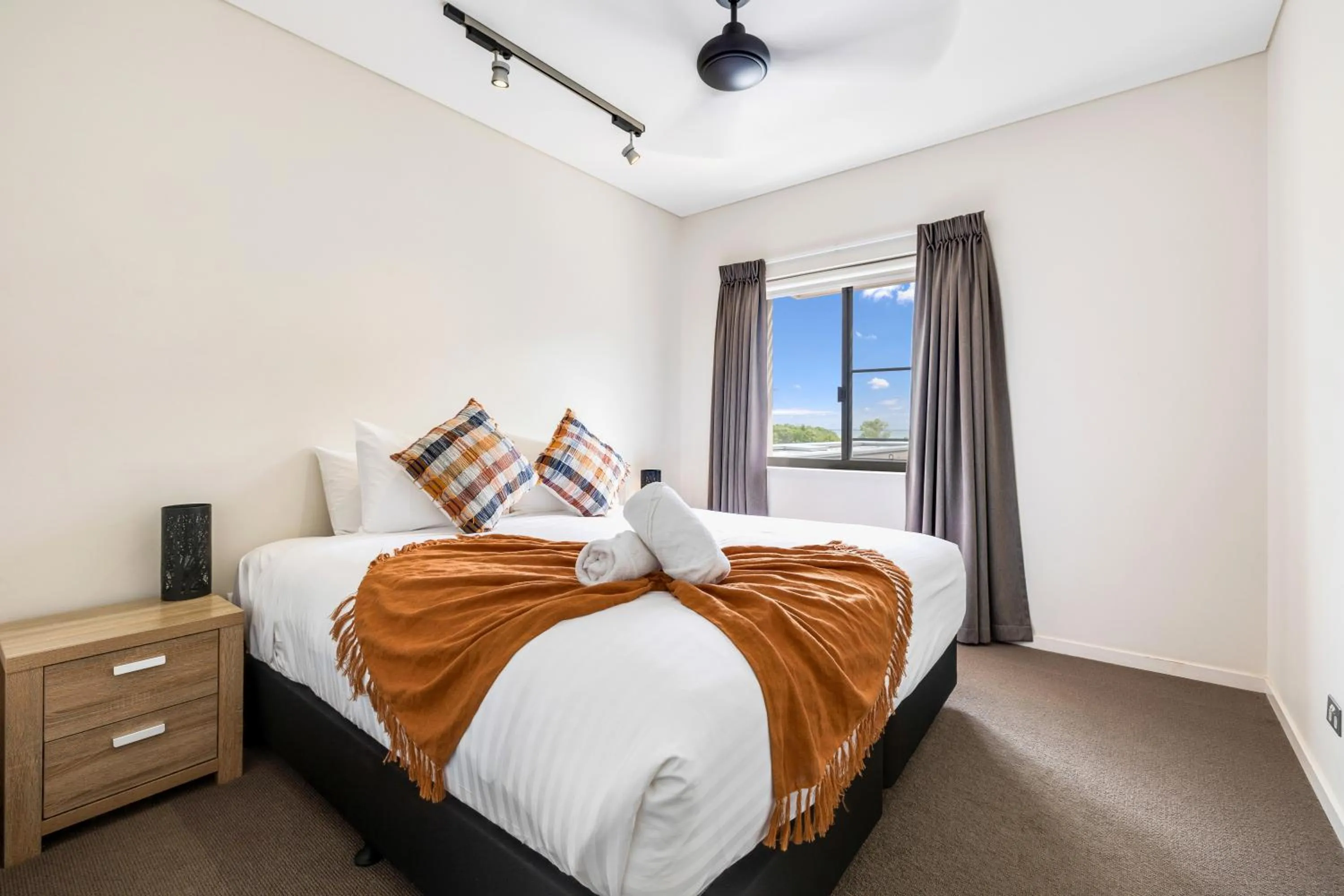Bedroom, Bed in Darwin Waterfront Short Stay Apartments