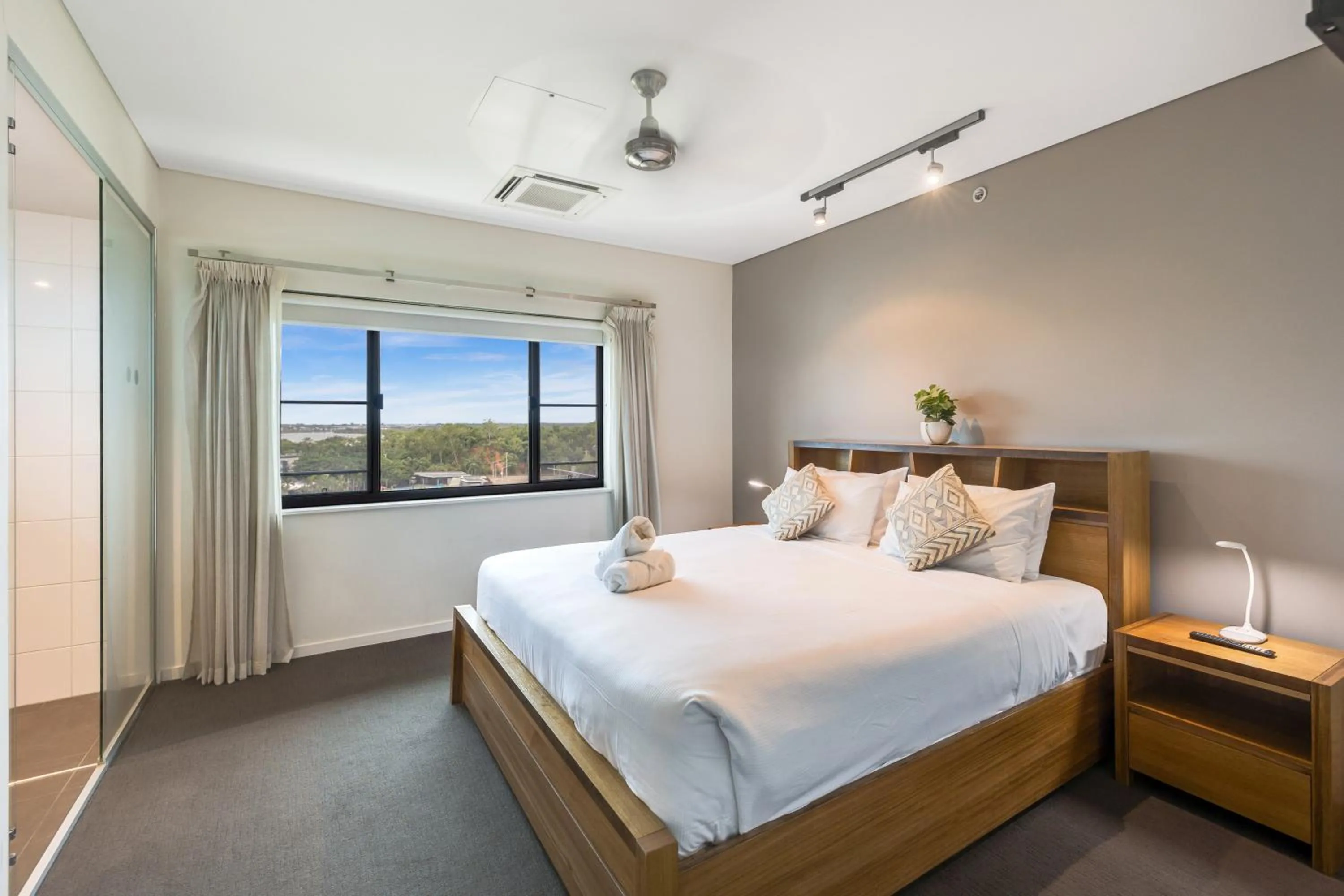 Bedroom, Bed in Darwin Waterfront Short Stay Apartments