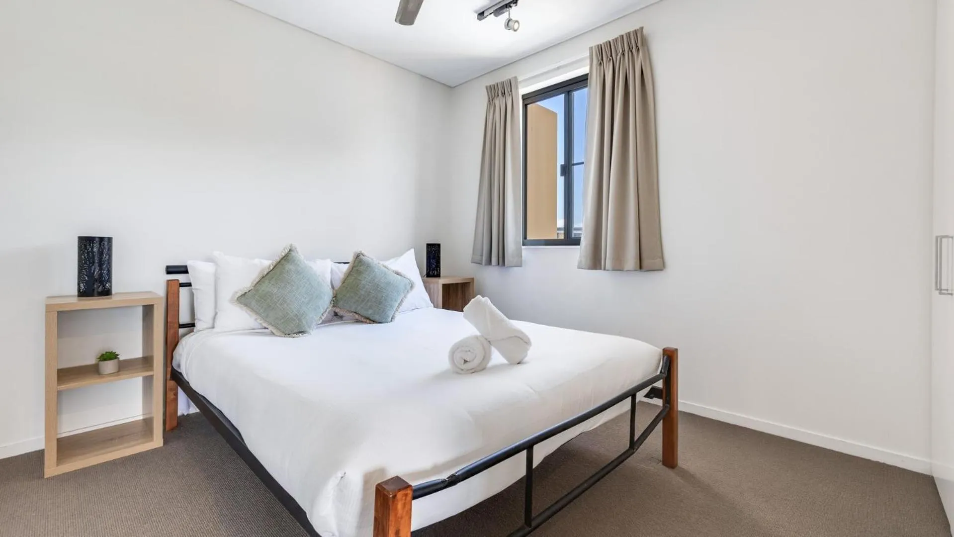 Bedroom, Bed in Darwin Waterfront Short Stay Apartments