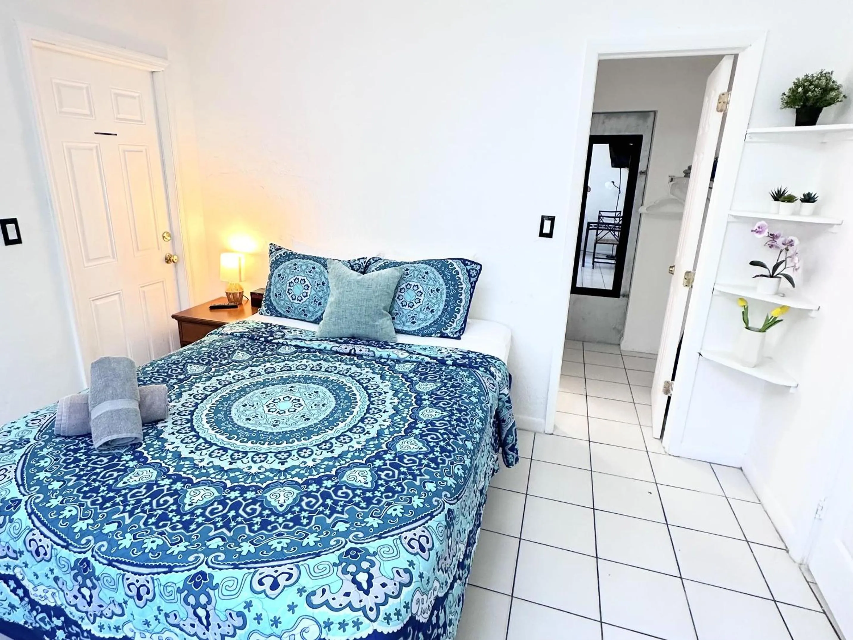 Bed in Southwinds Inn by The Gold Nests