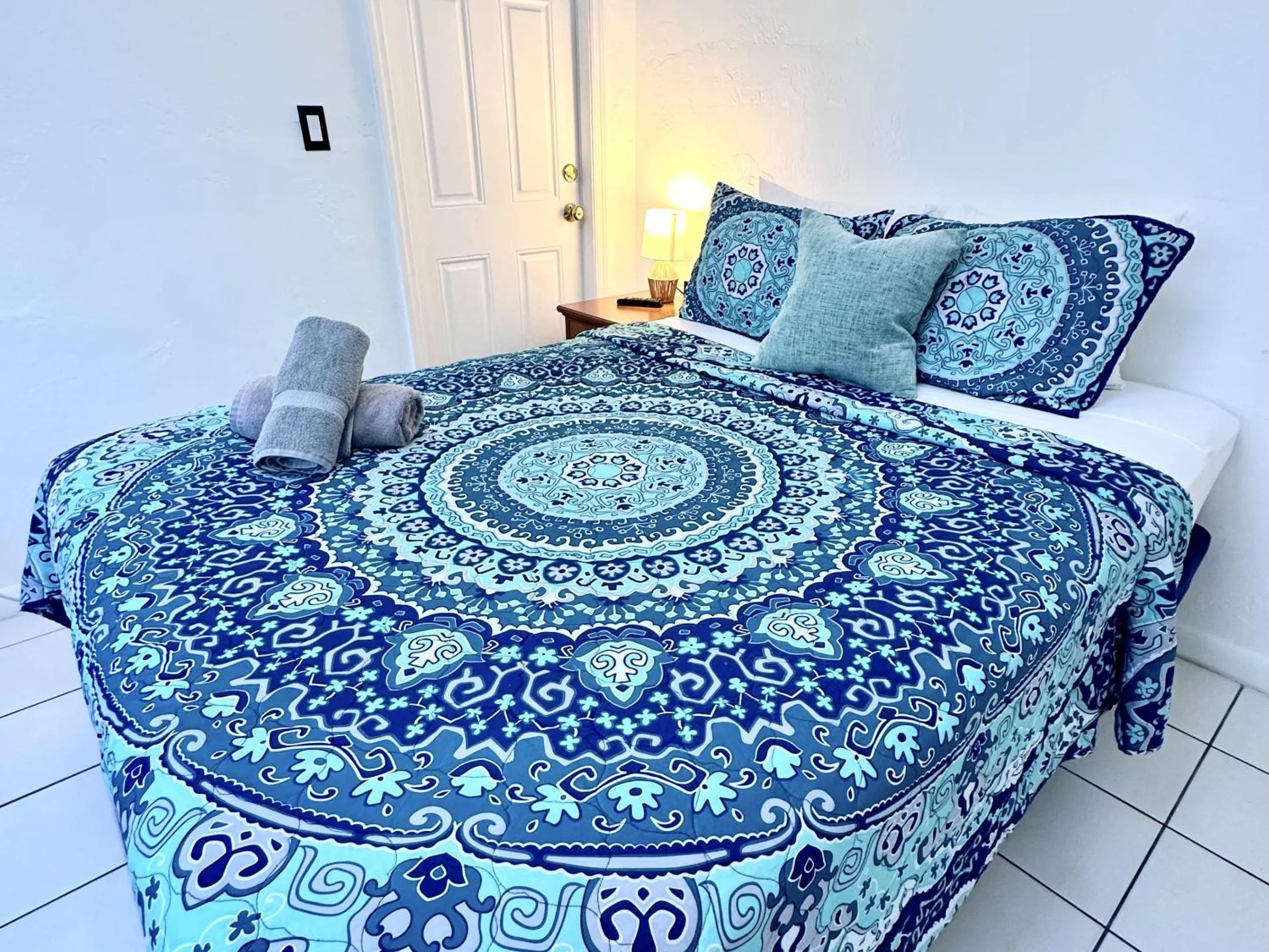 Bed in Southwinds Inn by The Gold Nests