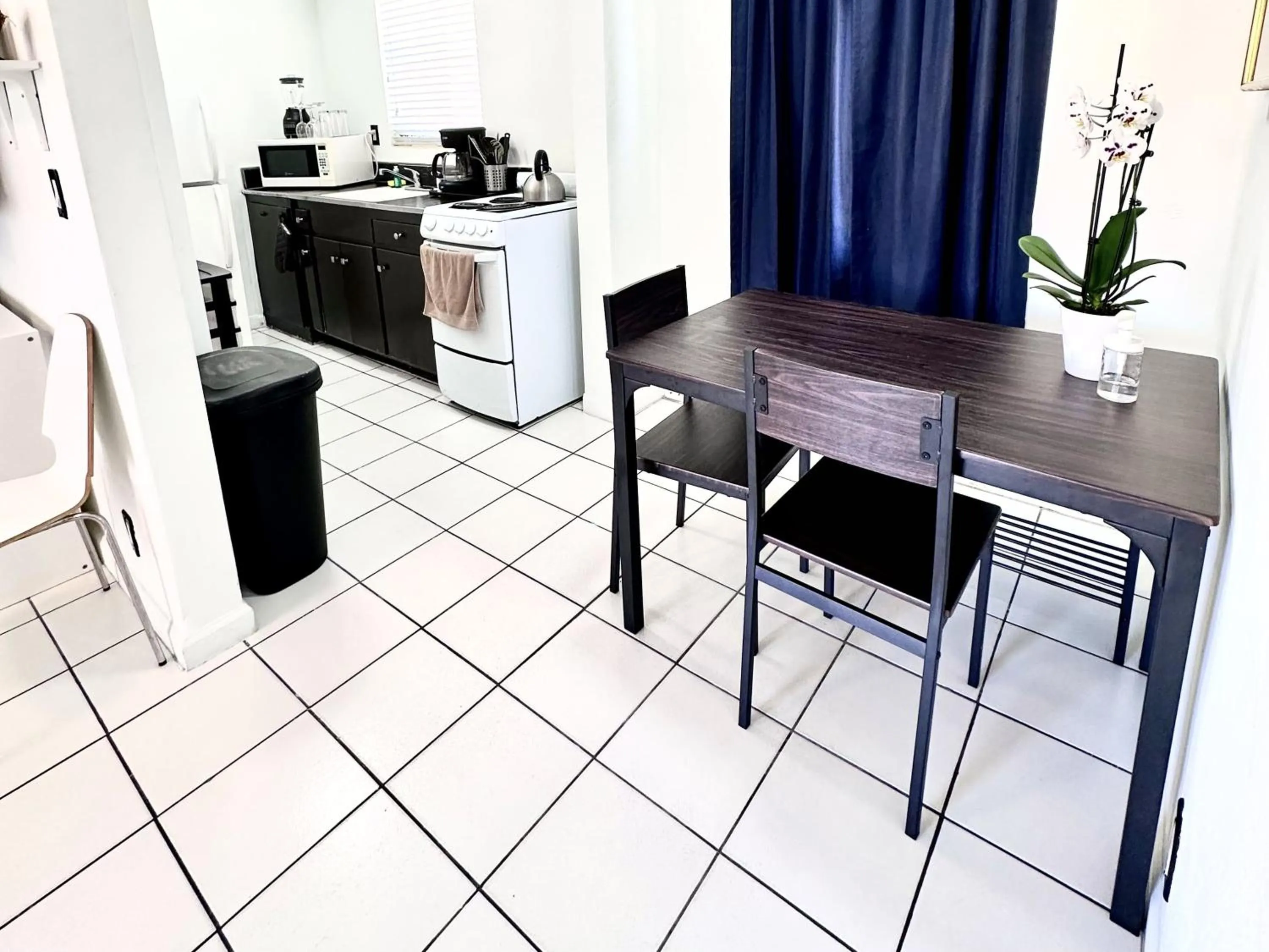 Coffee/tea facilities in Southwinds Inn by The Gold Nests