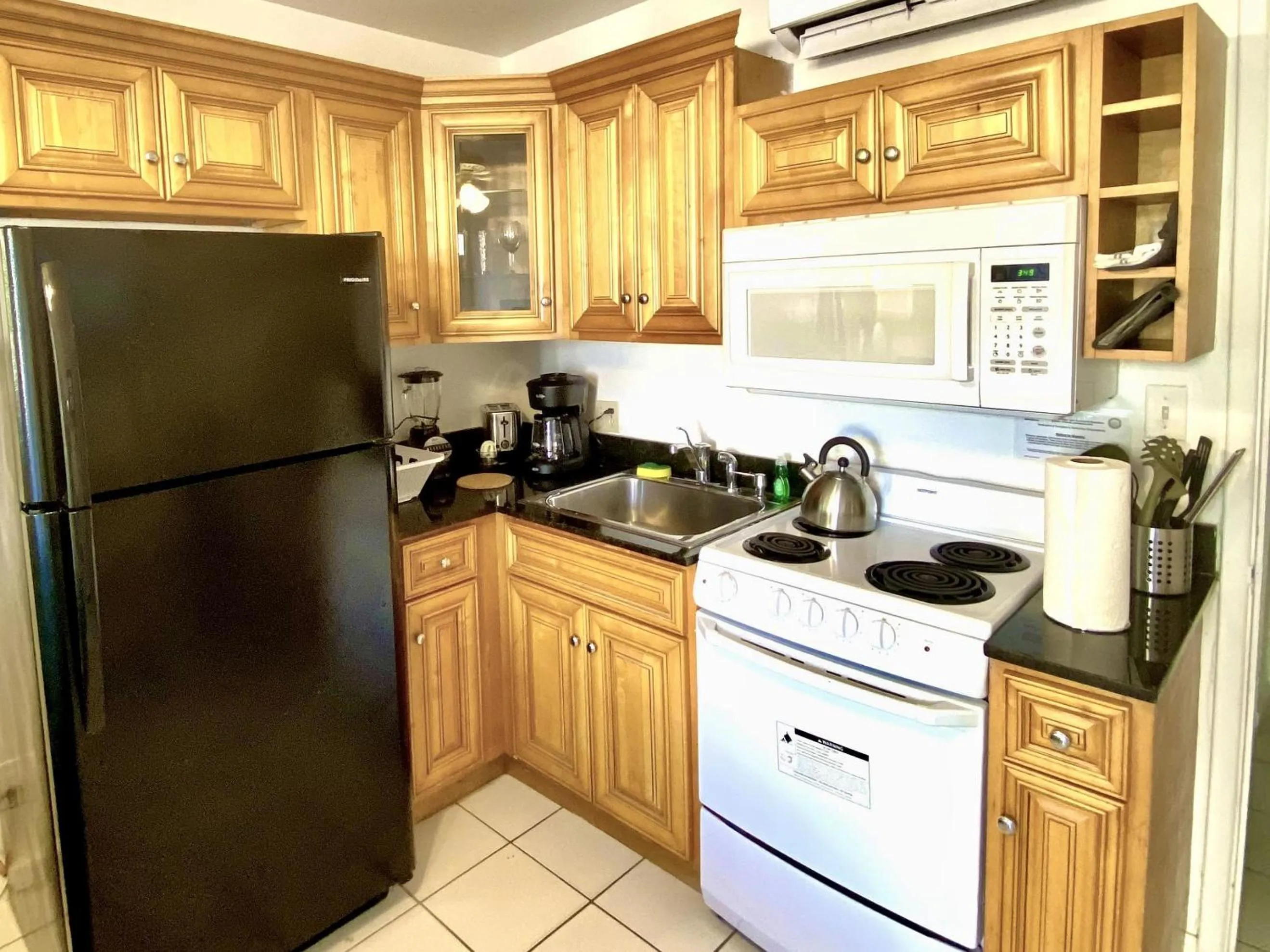 Coffee/tea facilities in Southwinds Inn by The Gold Nests