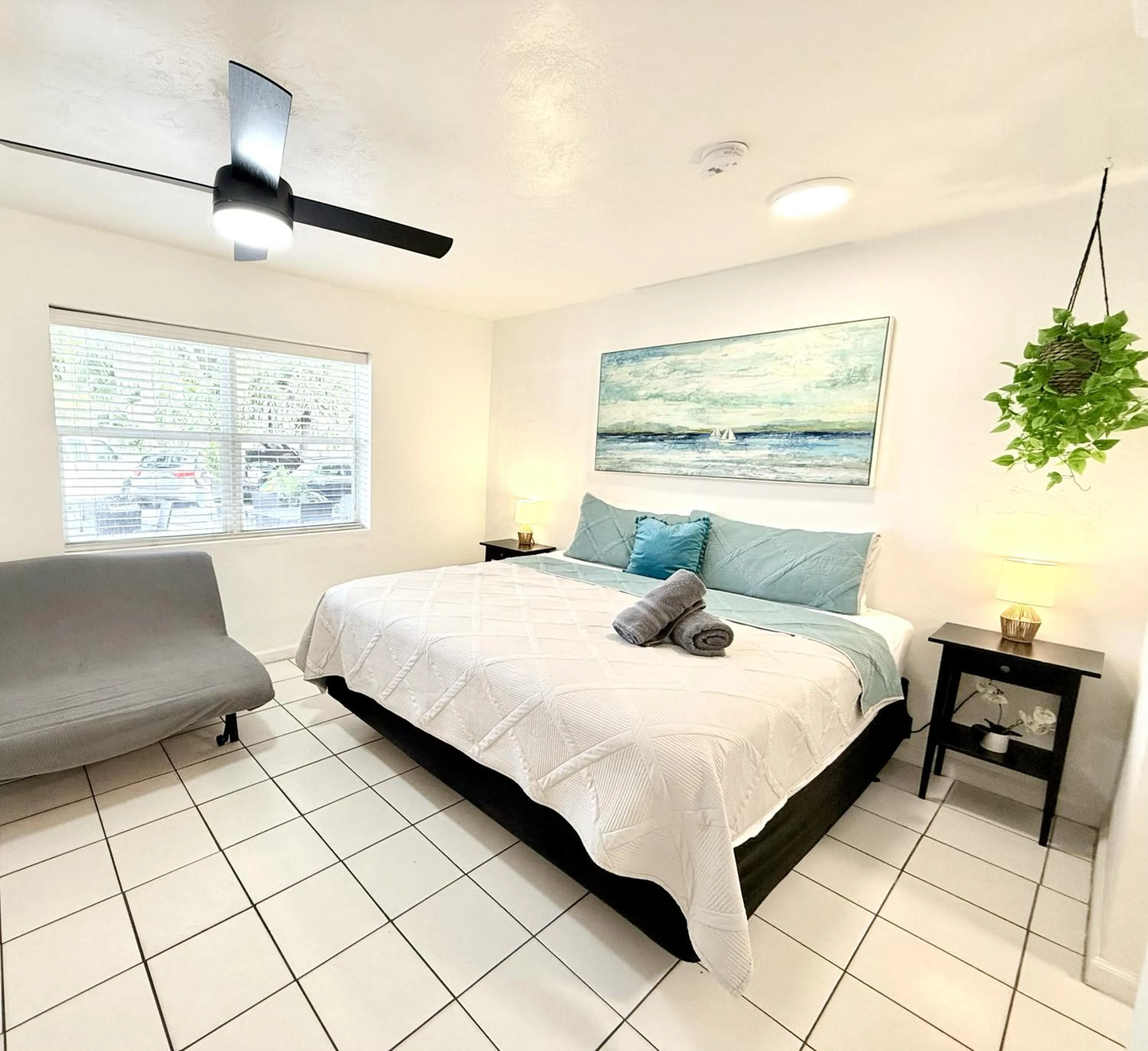 Bed in Southwinds Inn by The Gold Nests