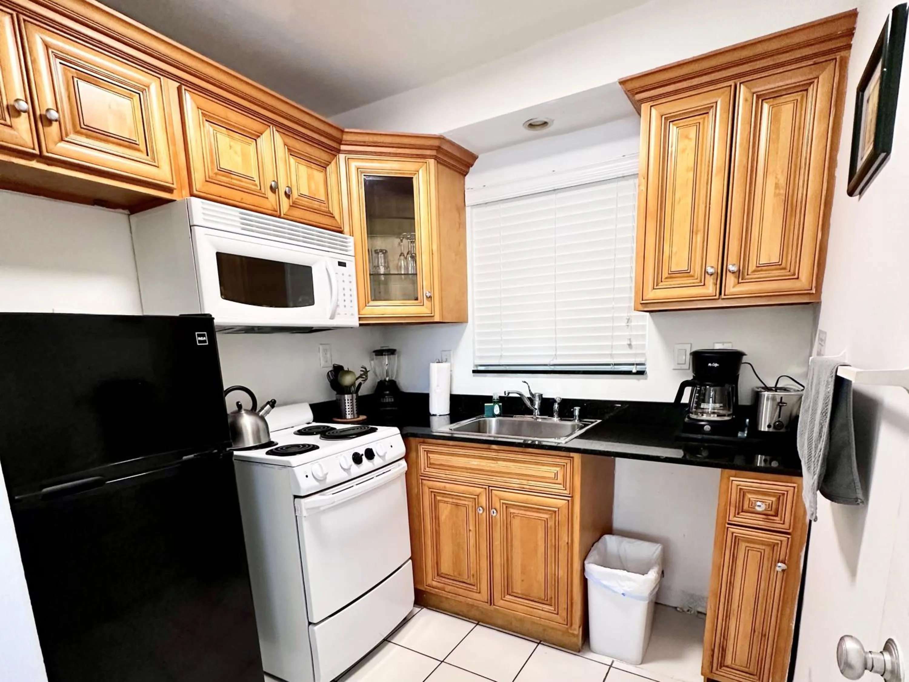 Coffee/tea facilities in Southwinds Inn by The Gold Nests