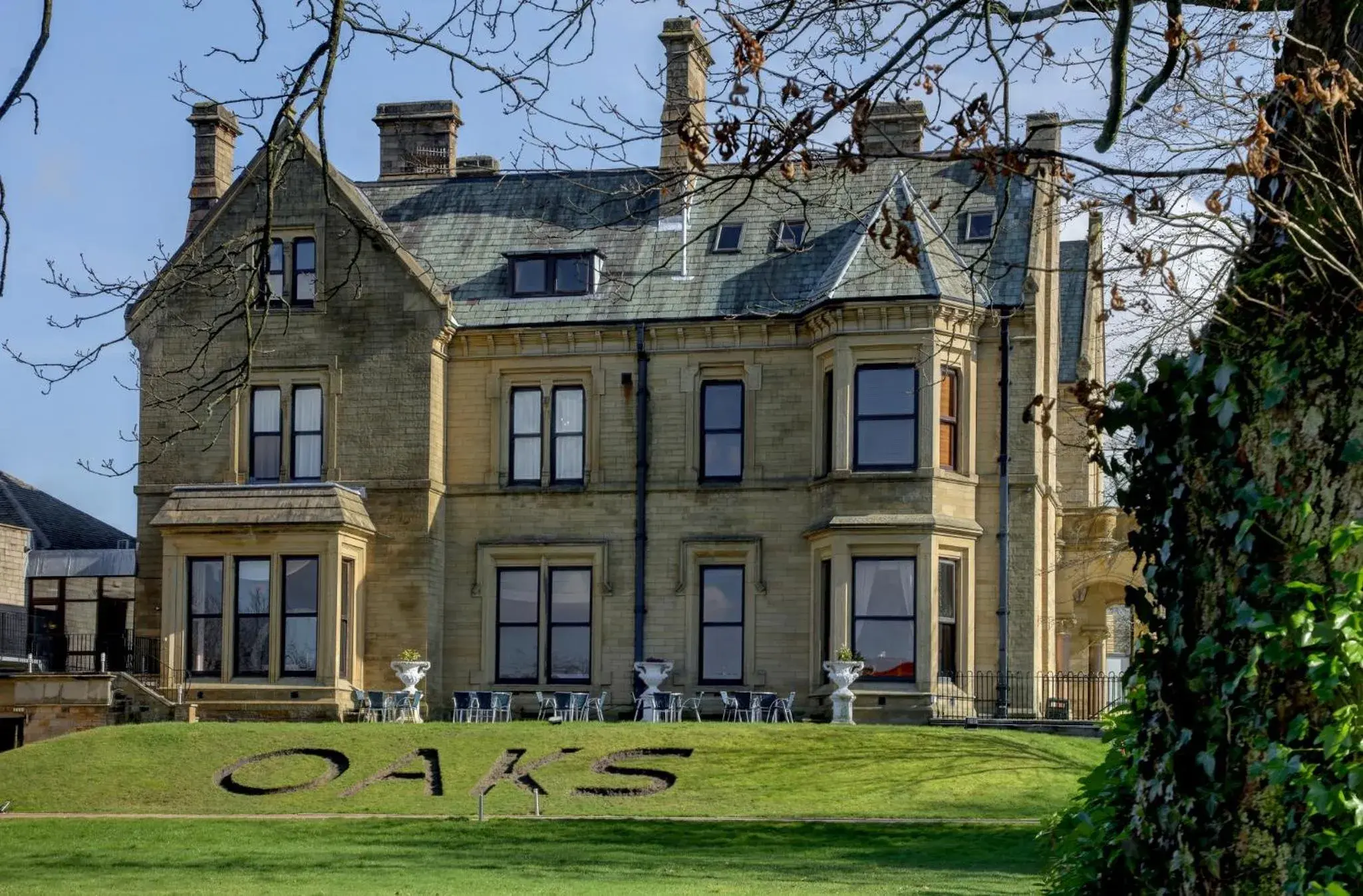 Property building in Oaks Hotel and Leisure Club Property building in Oaks Hotel and Leisure Club