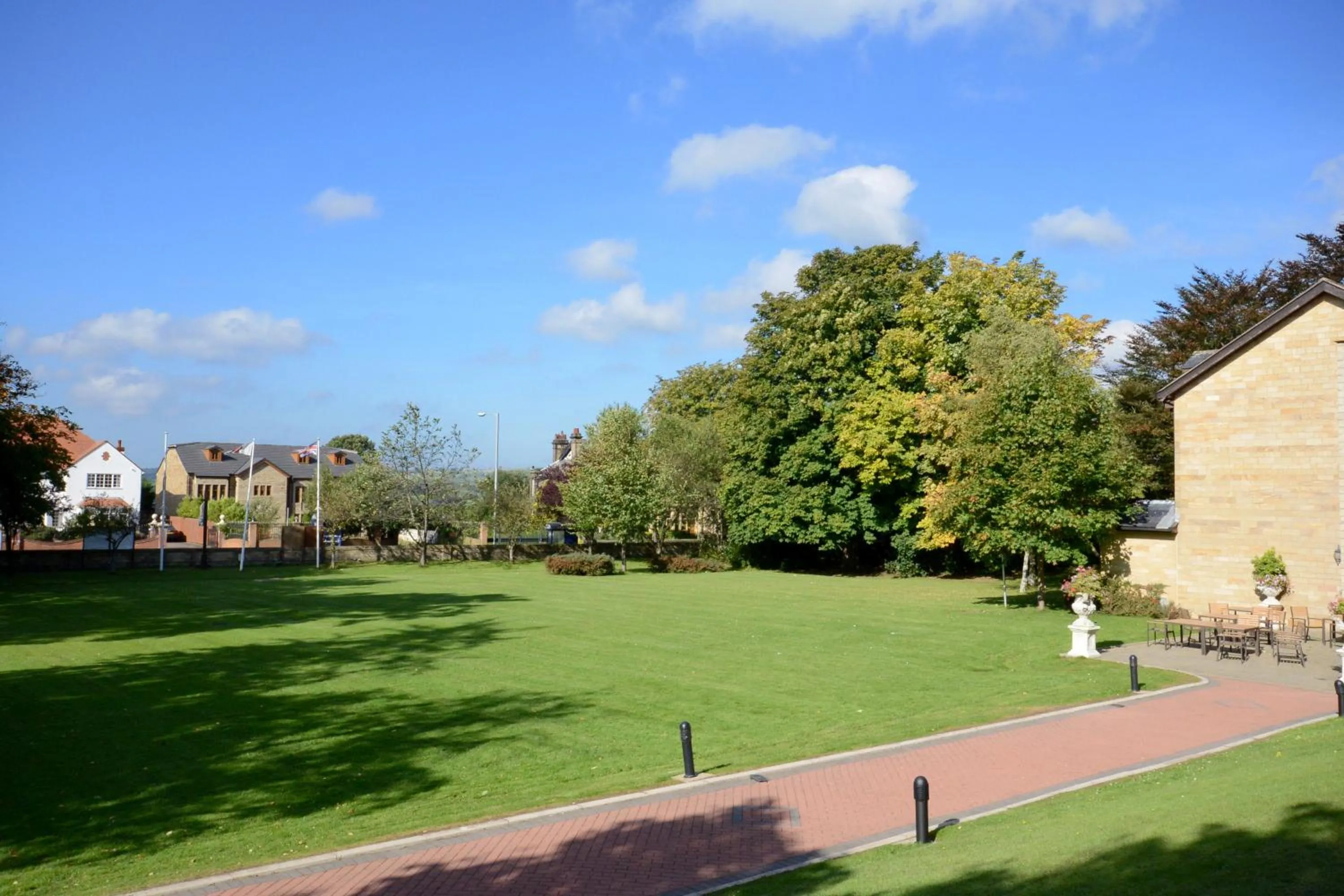 Summer in Oaks Hotel and Leisure Club