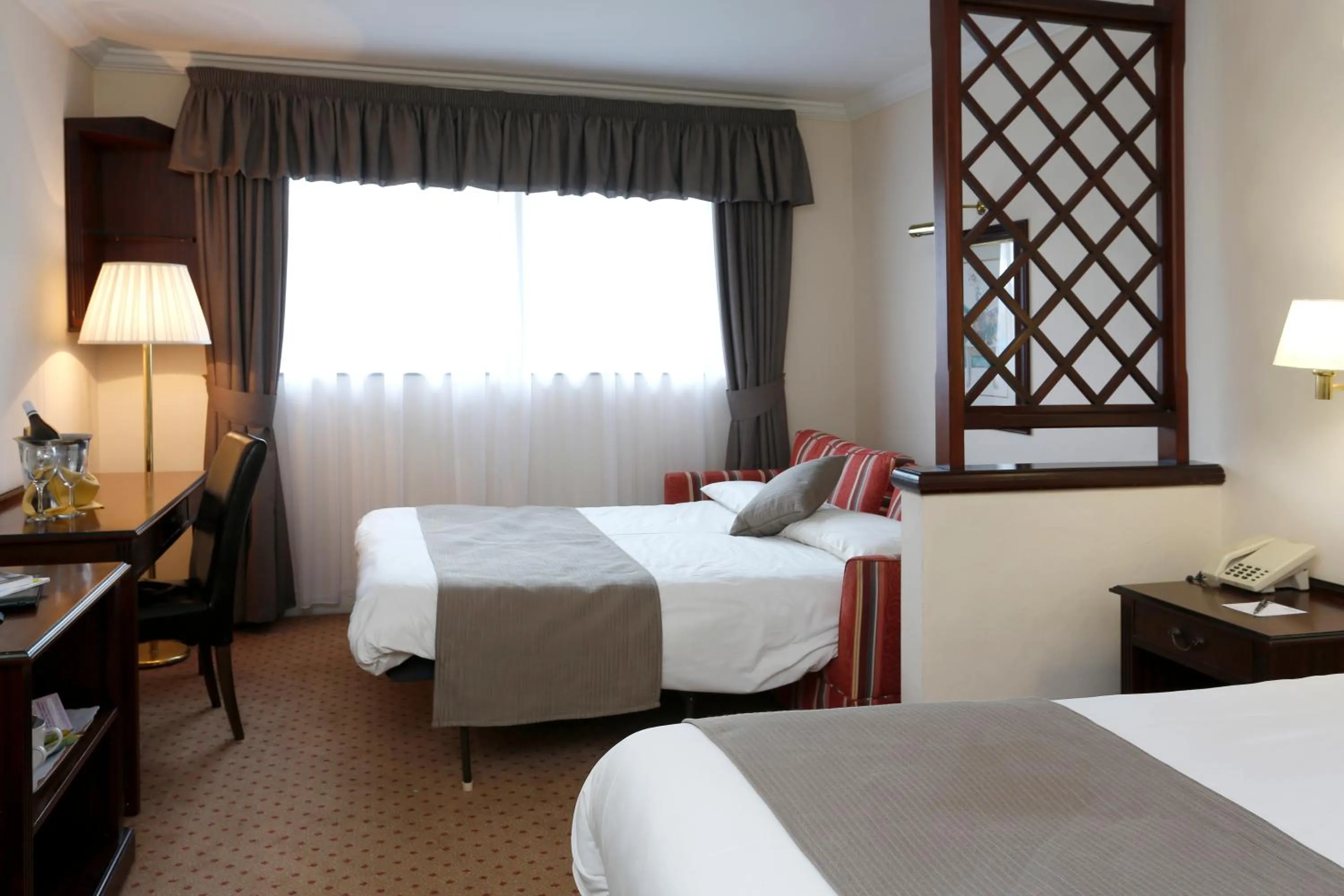 Bed in Oaks Hotel and Leisure Club