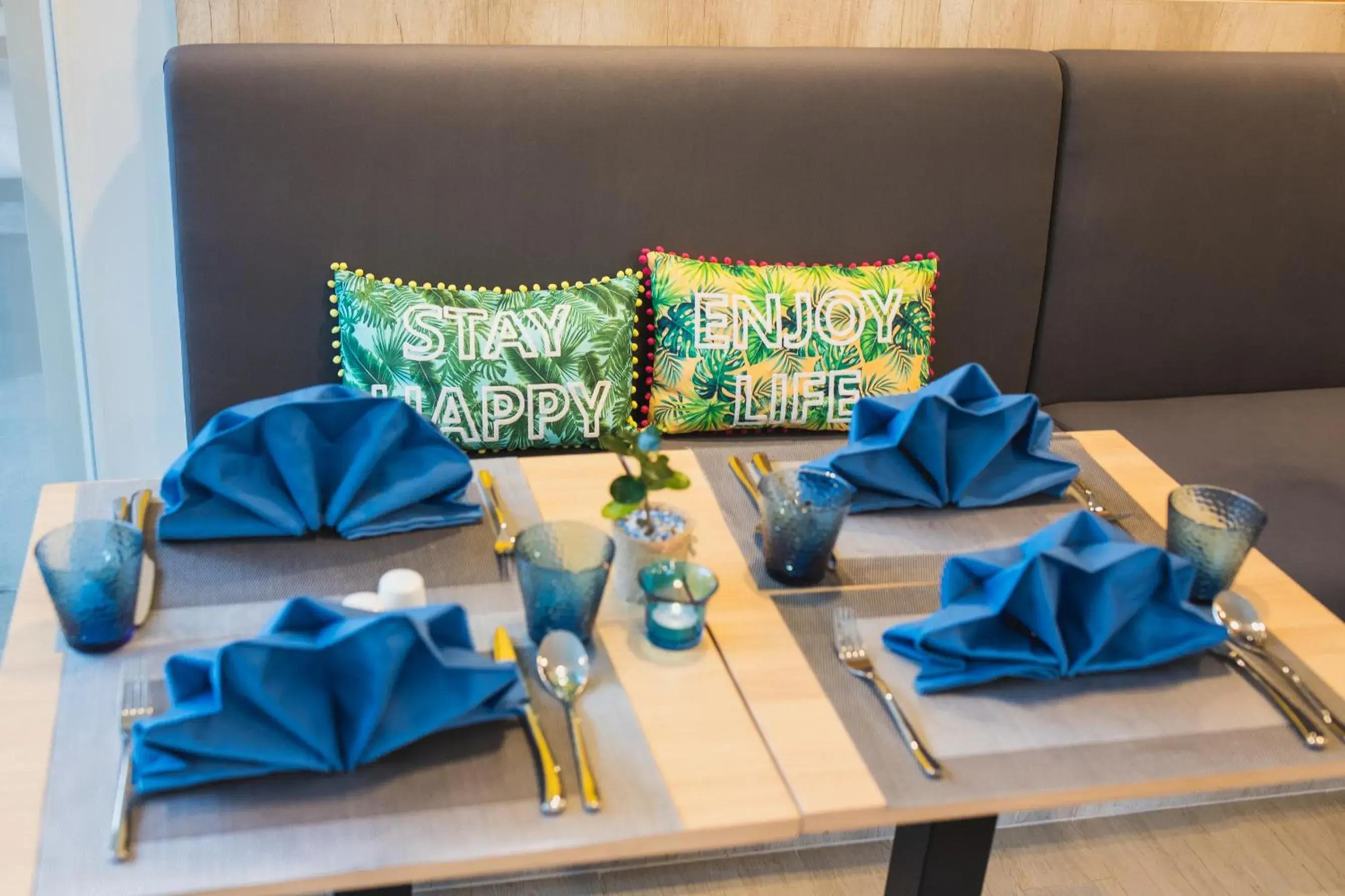 Restaurant/places to eat in Golden Tulip Pattaya Beachfront Resort Restaurant/places to eat in Golden Tulip Pattaya Beachfront Resort