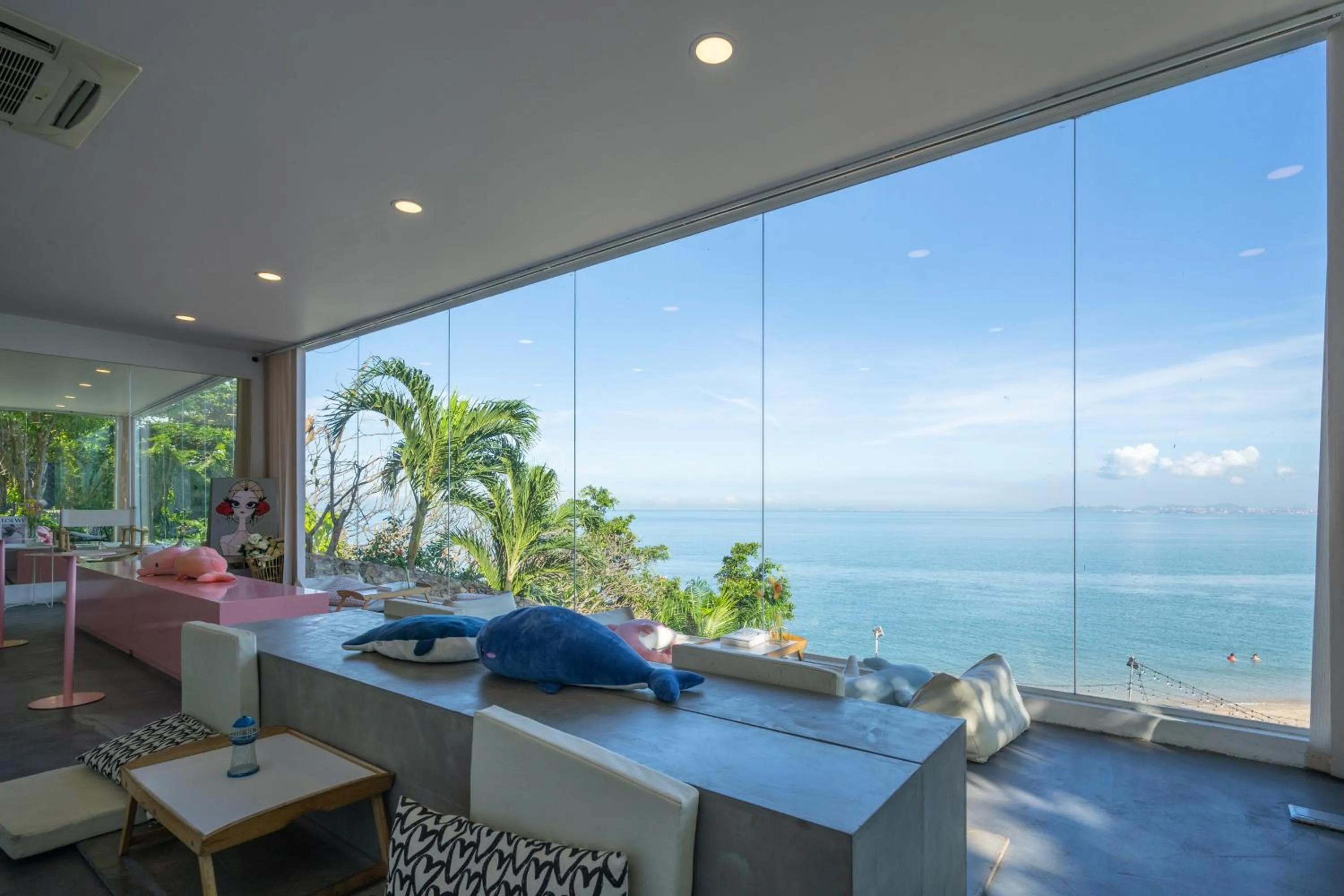 Area and facilities in Golden Tulip Pattaya Beachfront Resort