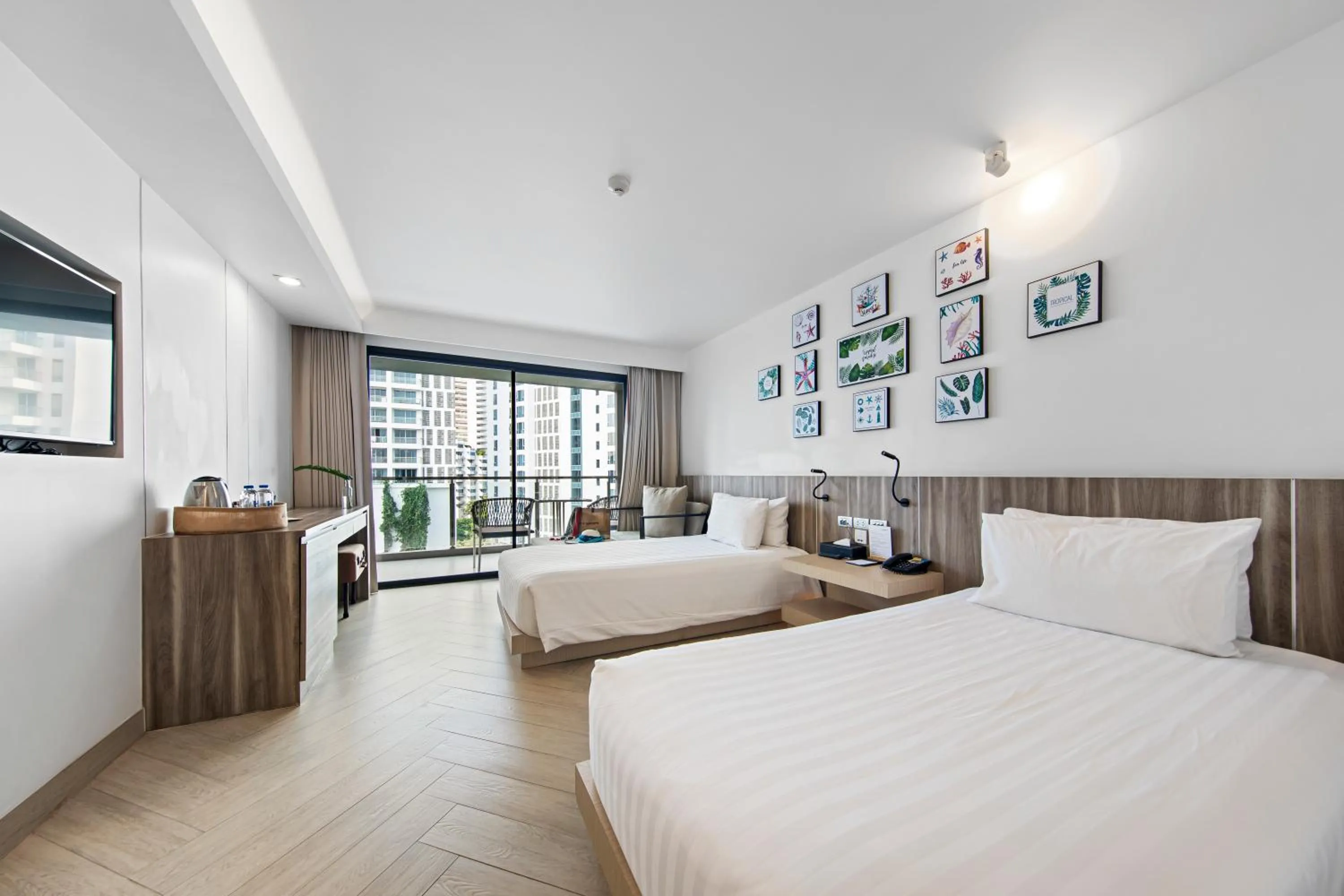 Bedroom, Bed in Golden Tulip Pattaya Beachfront Resort