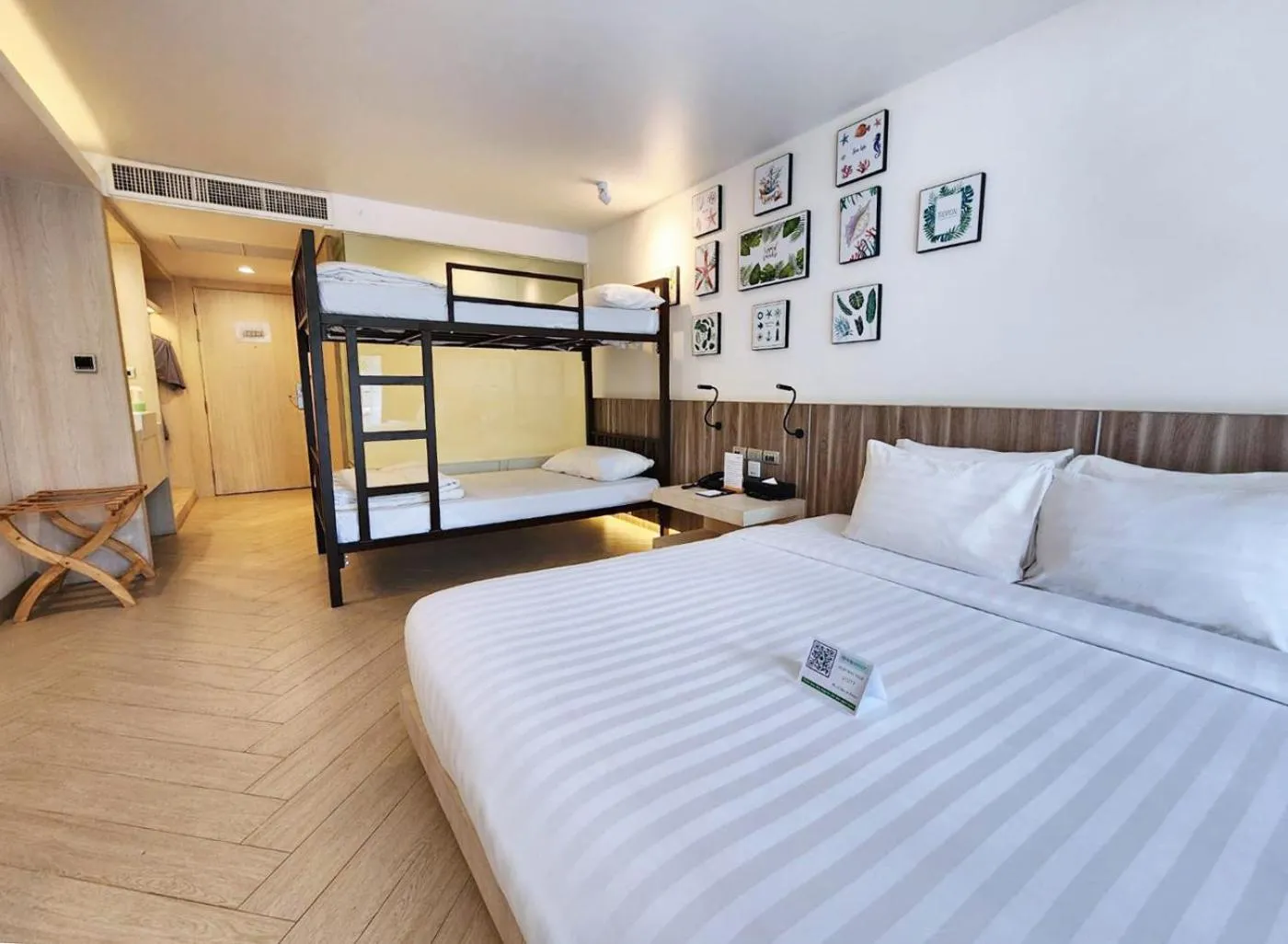 Bed in Golden Tulip Pattaya Beachfront Resort