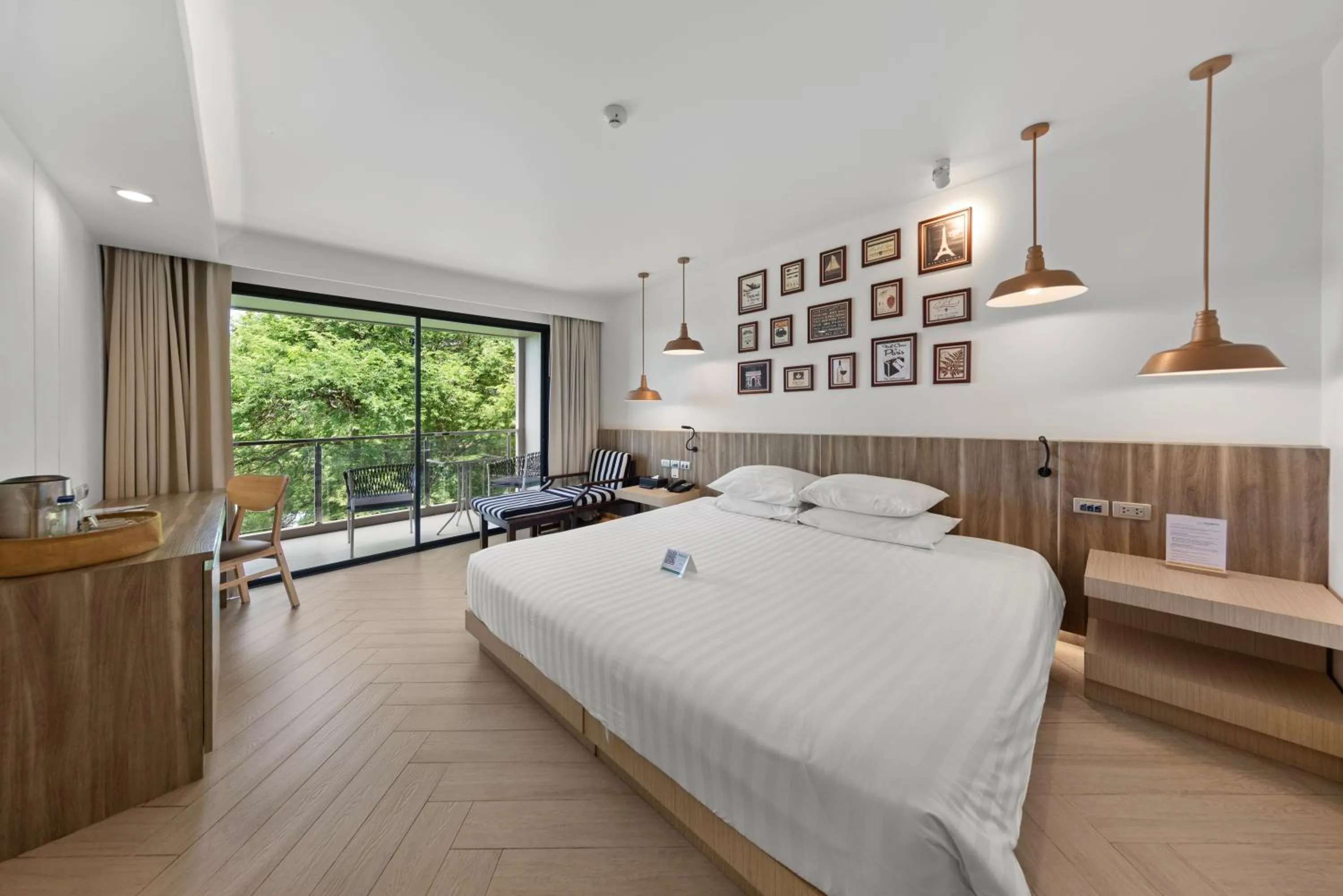 Bed in Golden Tulip Pattaya Beachfront Resort