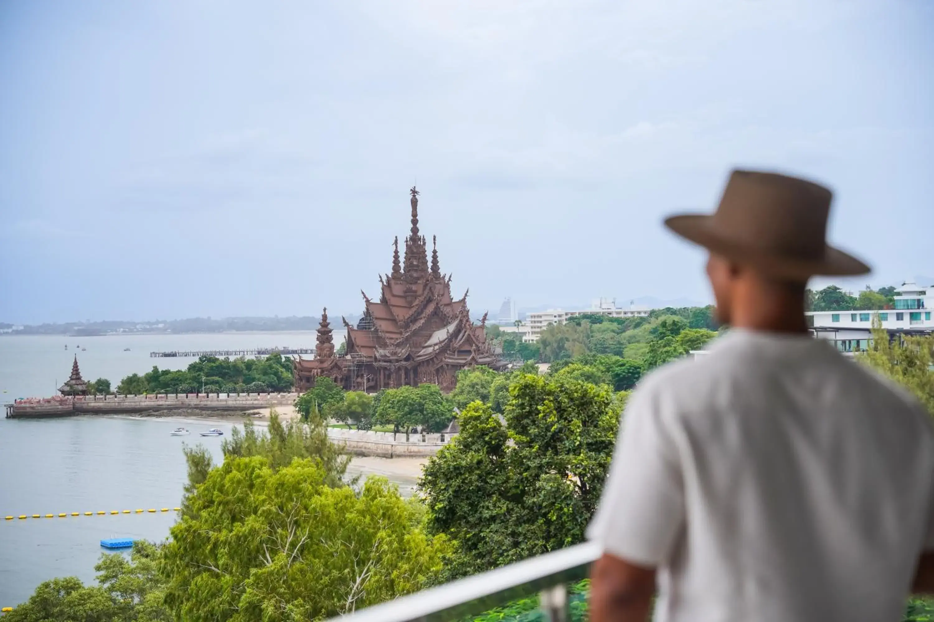 Sea view in Golden Tulip Pattaya Beachfront Resort Sea view in Golden Tulip Pattaya Beachfront Resort