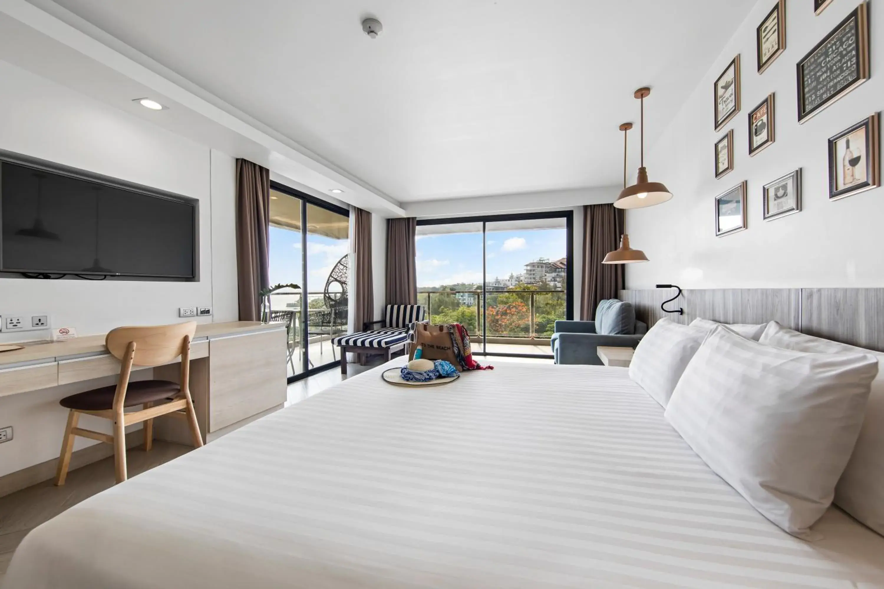 Bedroom, Bed in Golden Tulip Pattaya Beachfront Resort Bedroom, Bed in Golden Tulip Pattaya Beachfront Resort