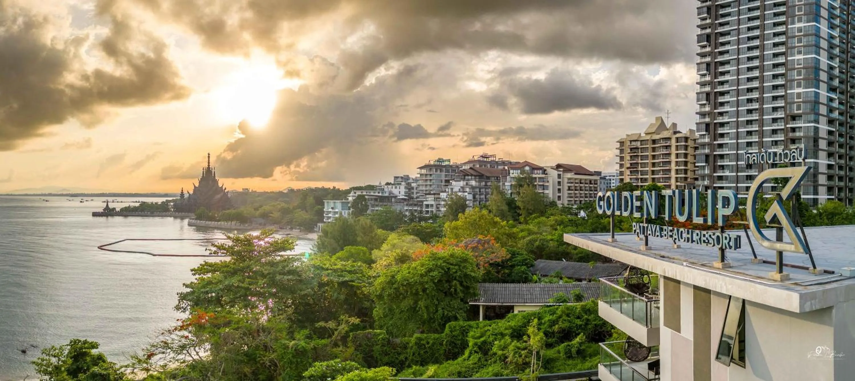 Property building in Golden Tulip Pattaya Beachfront Resort