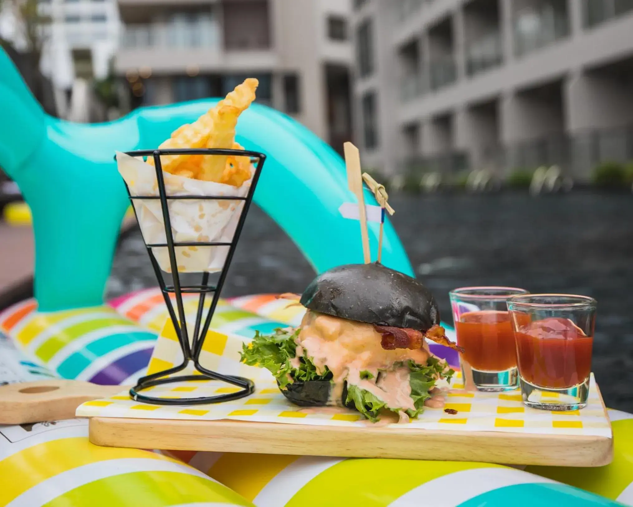 Swimming pool in Golden Tulip Pattaya Beachfront Resort Swimming pool in Golden Tulip Pattaya Beachfront Resort