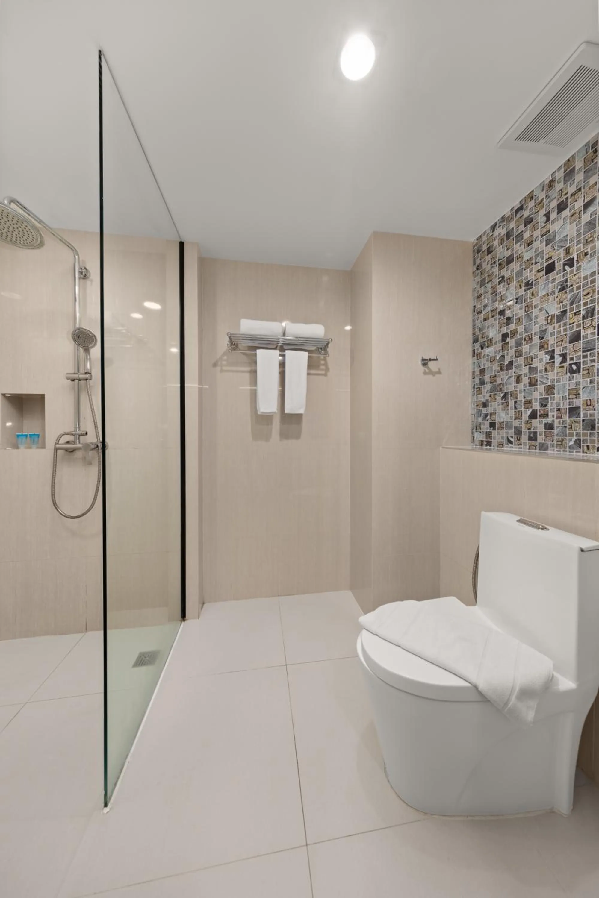 Golden Tulip Pattaya Beachfront Resort