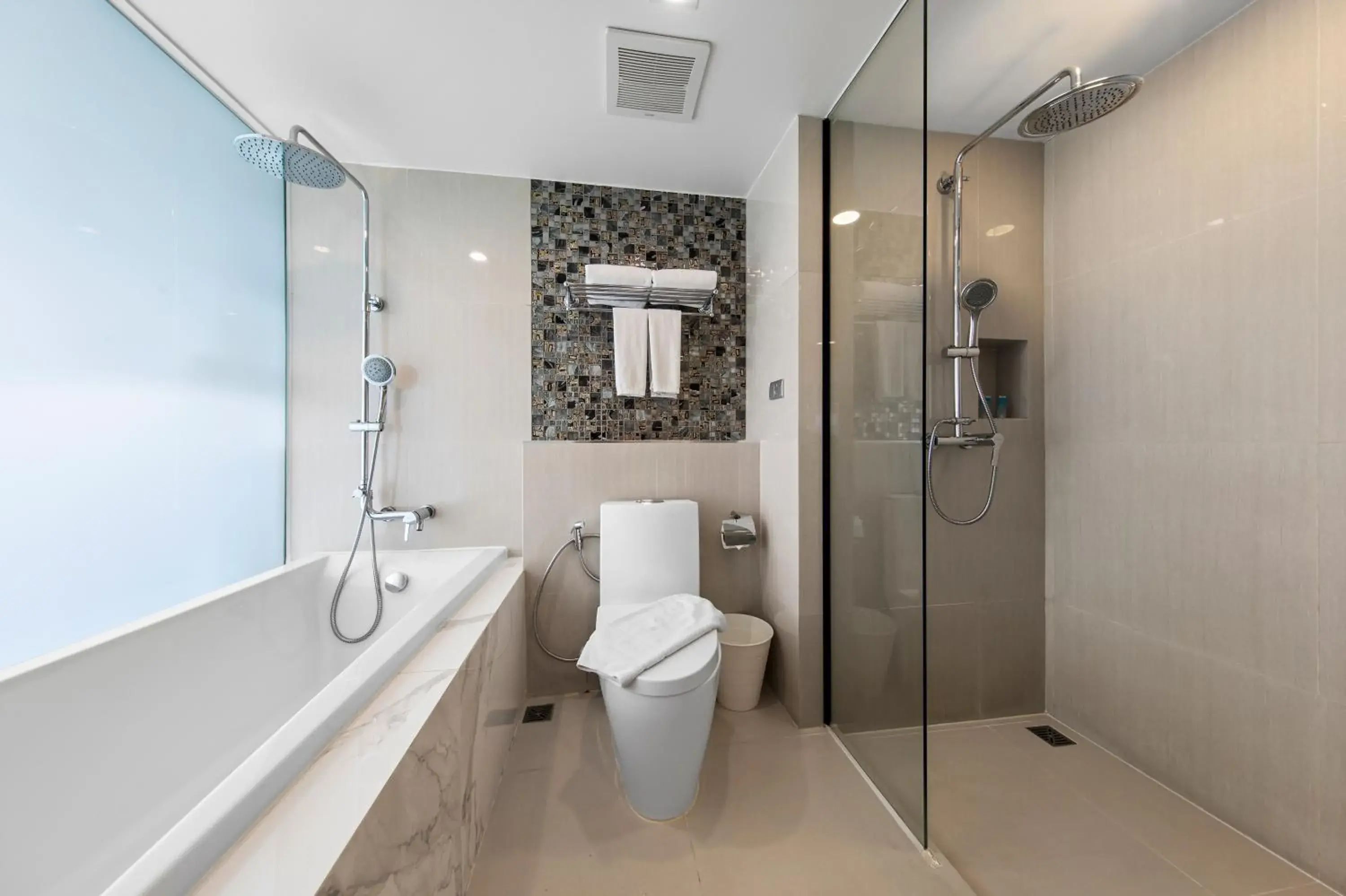 Bathroom in Golden Tulip Pattaya Beachfront Resort Bathroom in Golden Tulip Pattaya Beachfront Resort