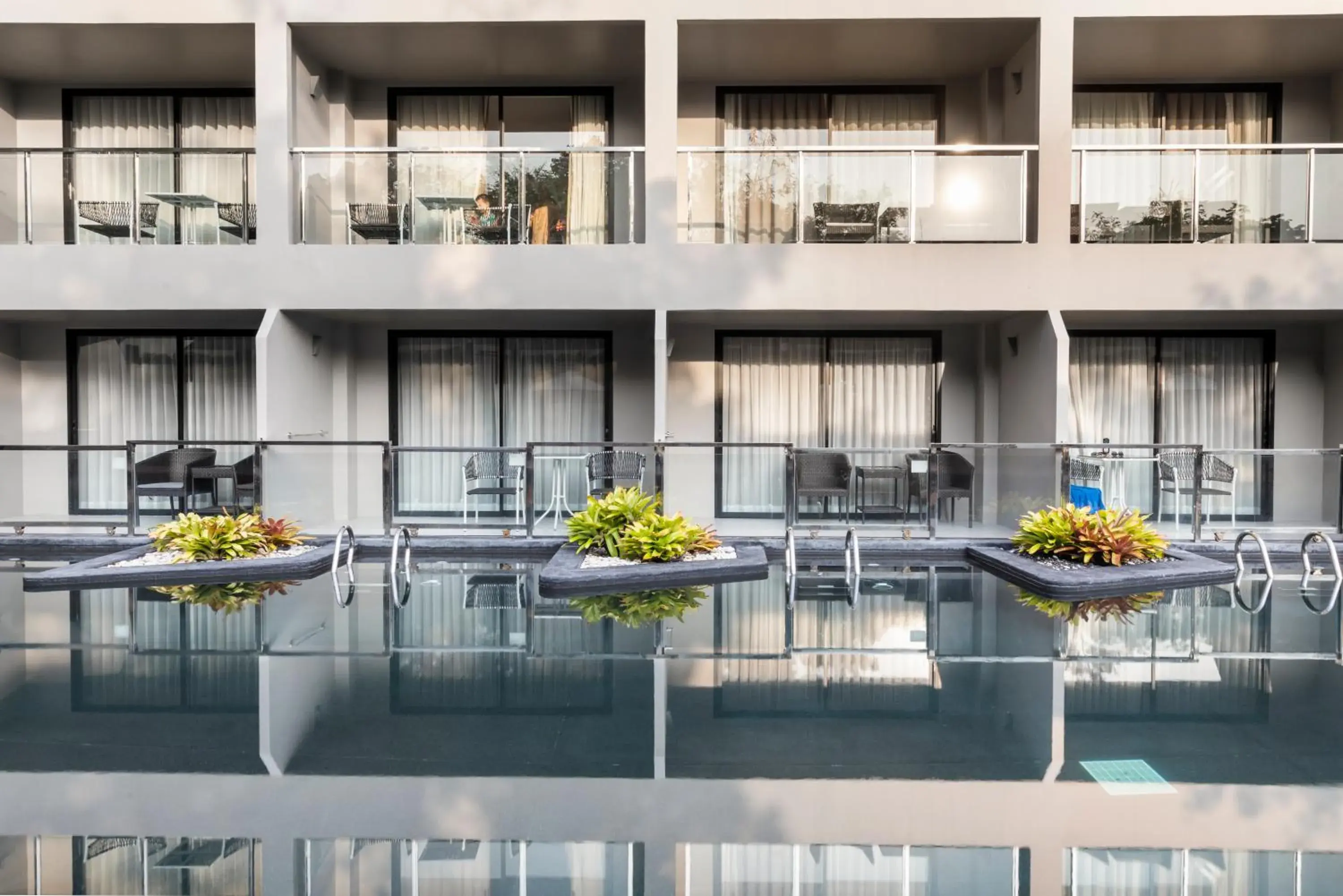 Swimming pool in Golden Tulip Pattaya Beachfront Resort Swimming pool in Golden Tulip Pattaya Beachfront Resort