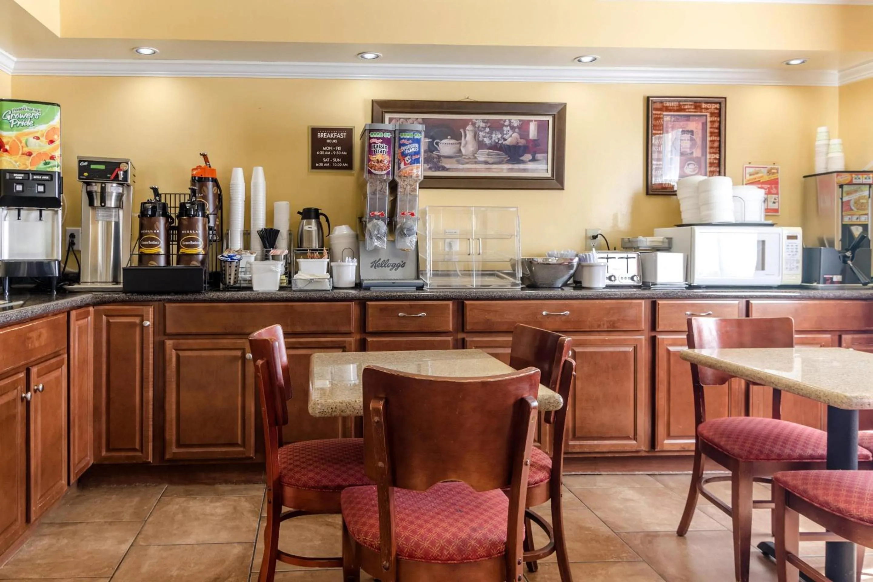 Breakfast in Rodeway Inn & Suites Jacksonville near Camp Lejeune