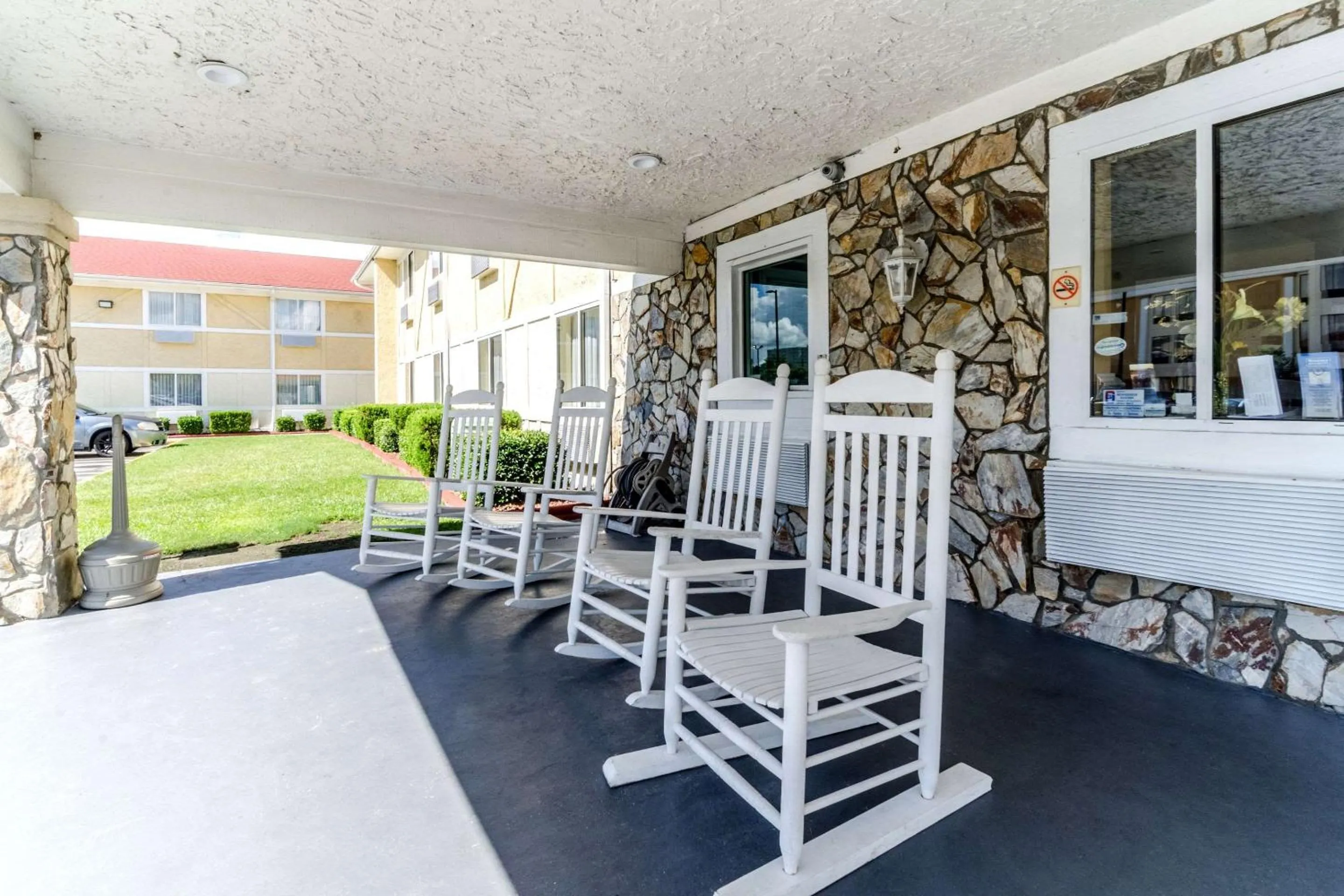 Property building in Rodeway Inn & Suites Jacksonville near Camp Lejeune