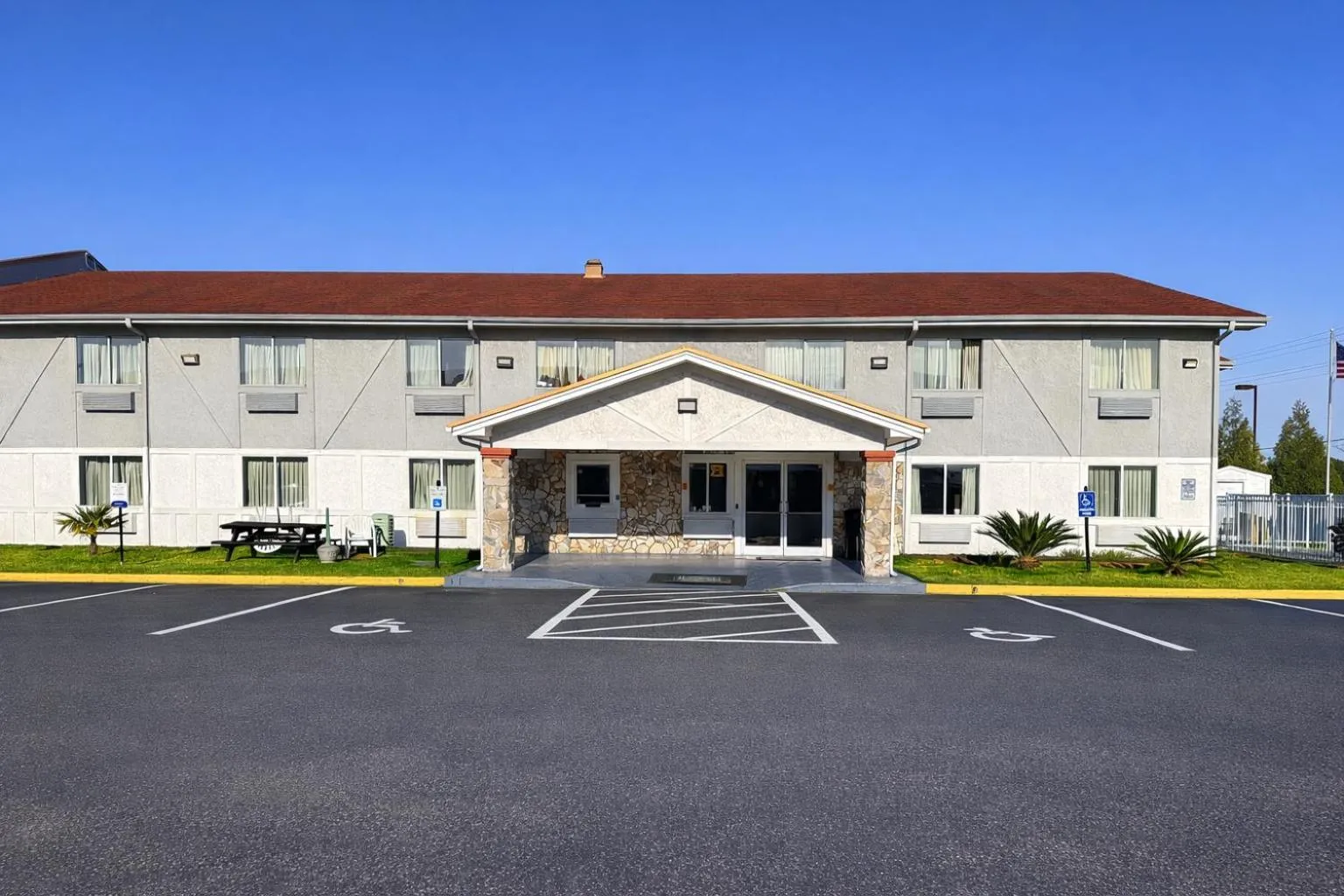 Rodeway Inn & Suites Jacksonville near Camp Lejeune