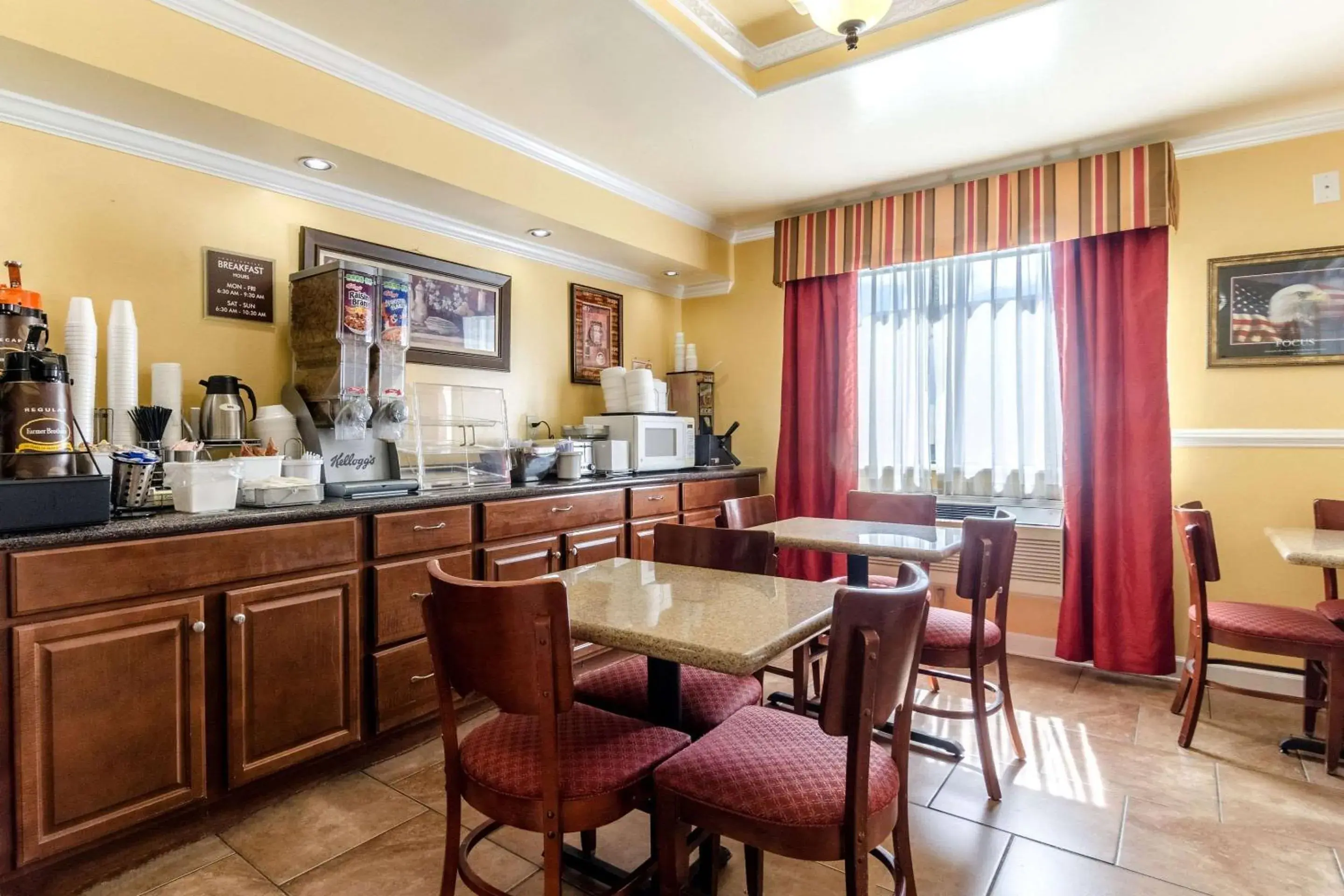 Restaurant/places to eat in Rodeway Inn & Suites Jacksonville near Camp Lejeune Restaurant/places to eat in Rodeway Inn & Suites Jacksonville near Camp Lejeune