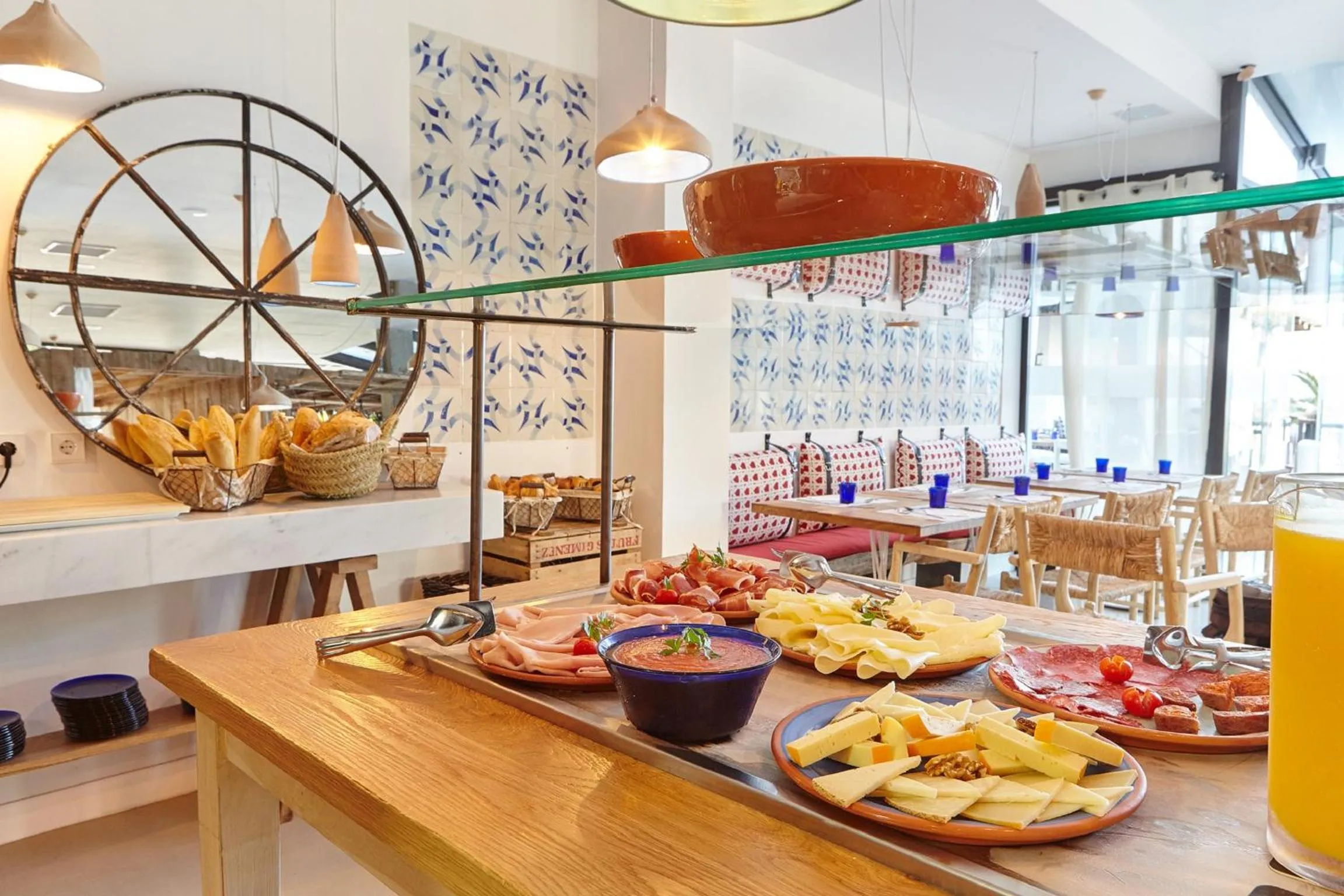 Property building in Apartamentos Castaví