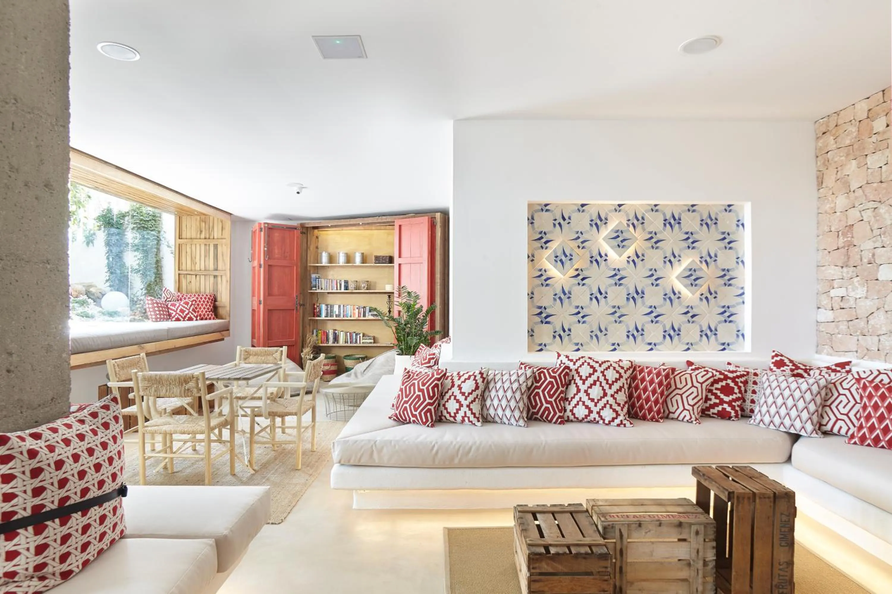 Property building in Apartamentos Castaví