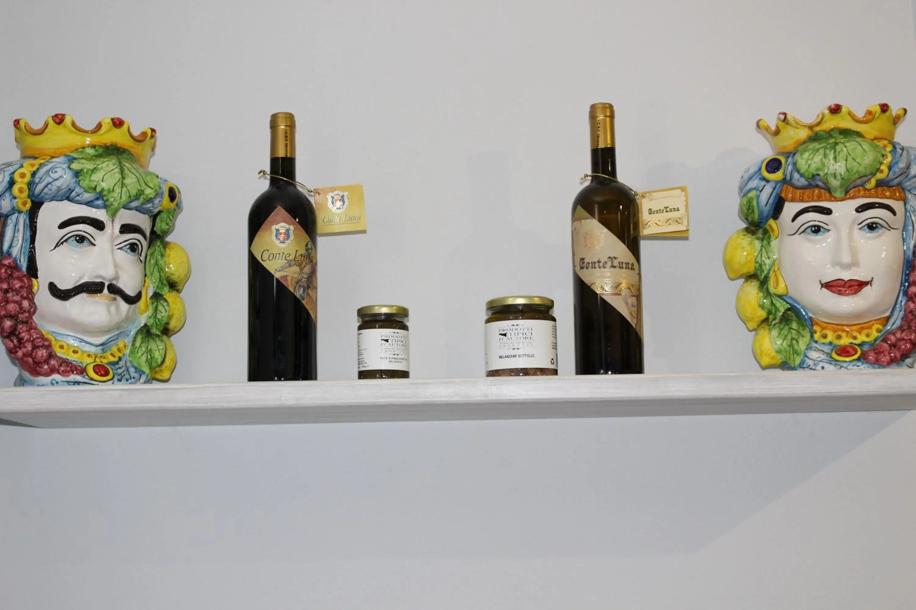 Decorative detail in Bed and Breakfast Conte Luna