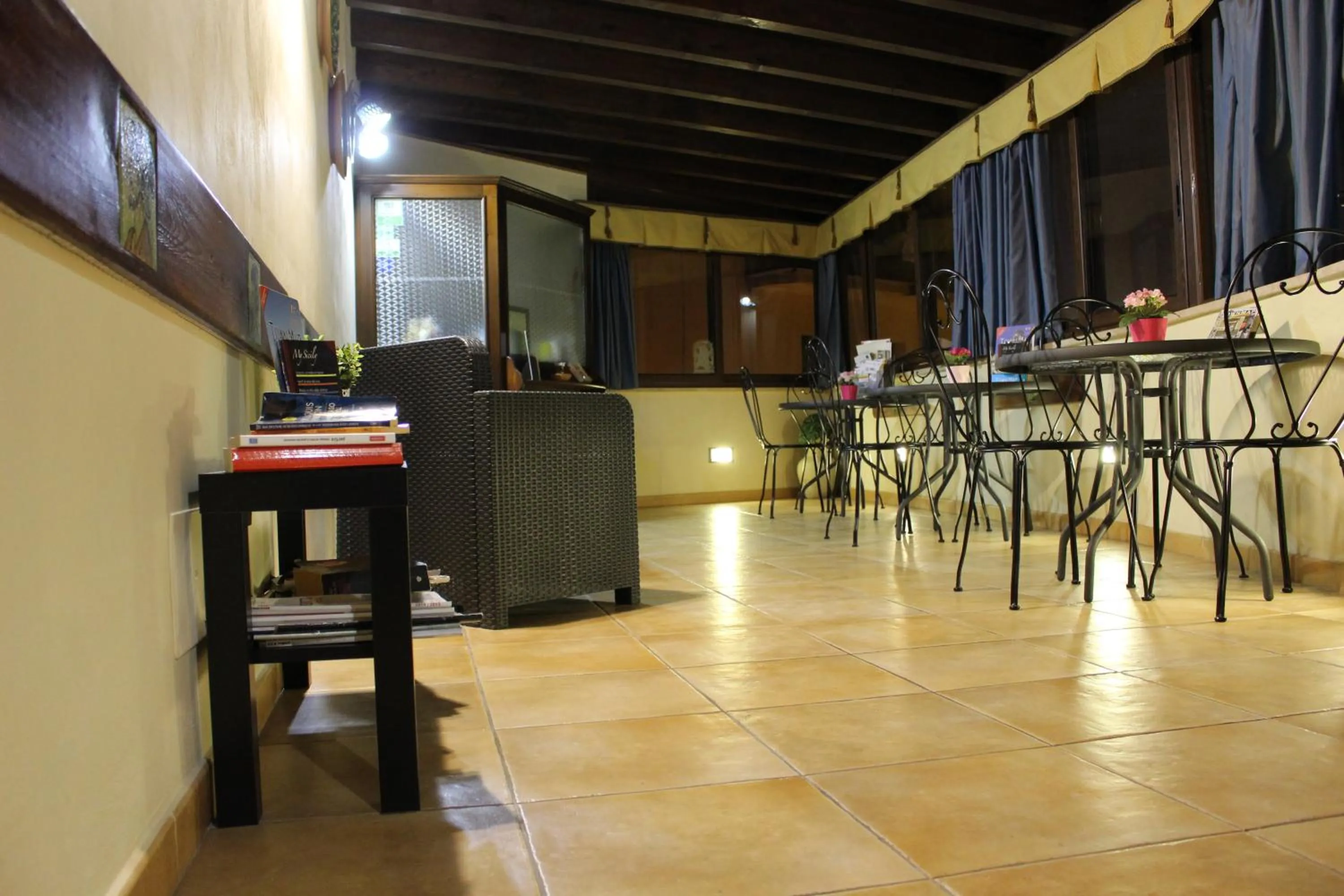 Communal lounge/ TV room in Bed and Breakfast Conte Luna