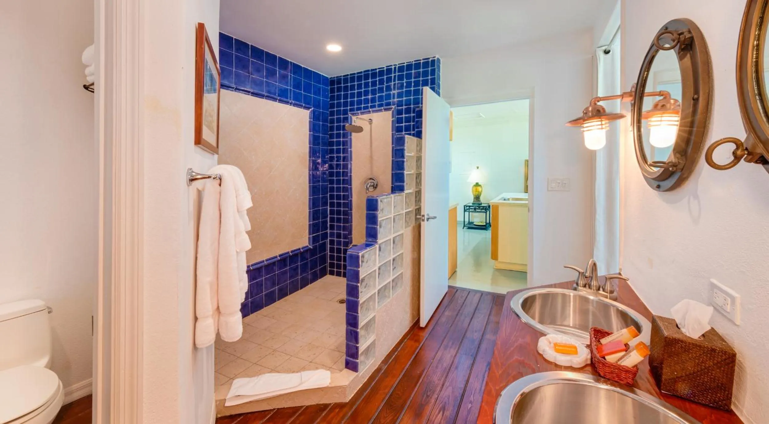 Bathroom in Bimini Big Game Club Resort & Marina