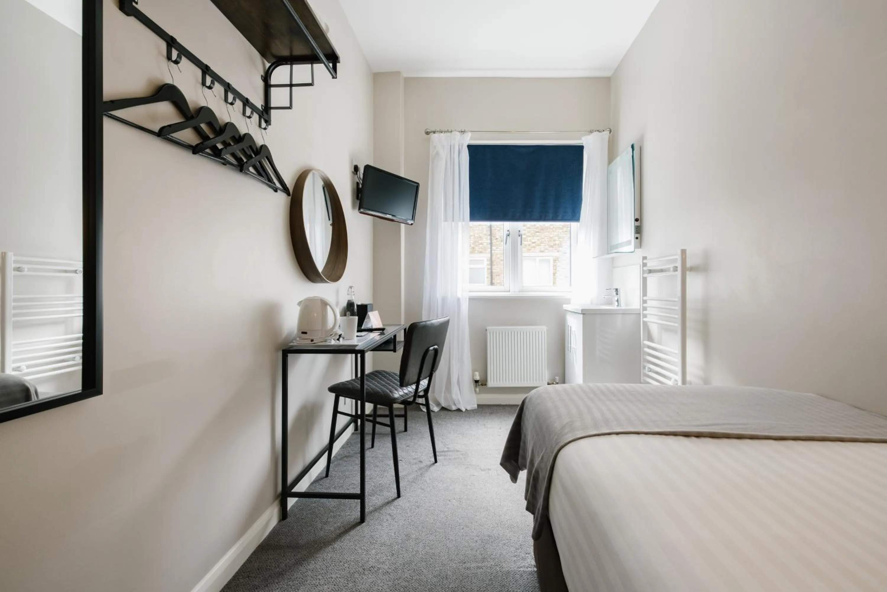 Single Room with Shared Bathroom - single occupancy in The Borough