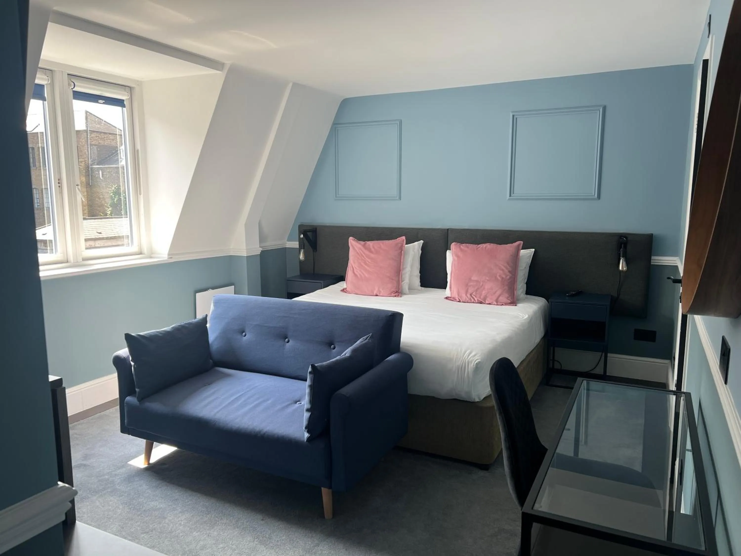 Photo of the whole room, Bed in The Borough