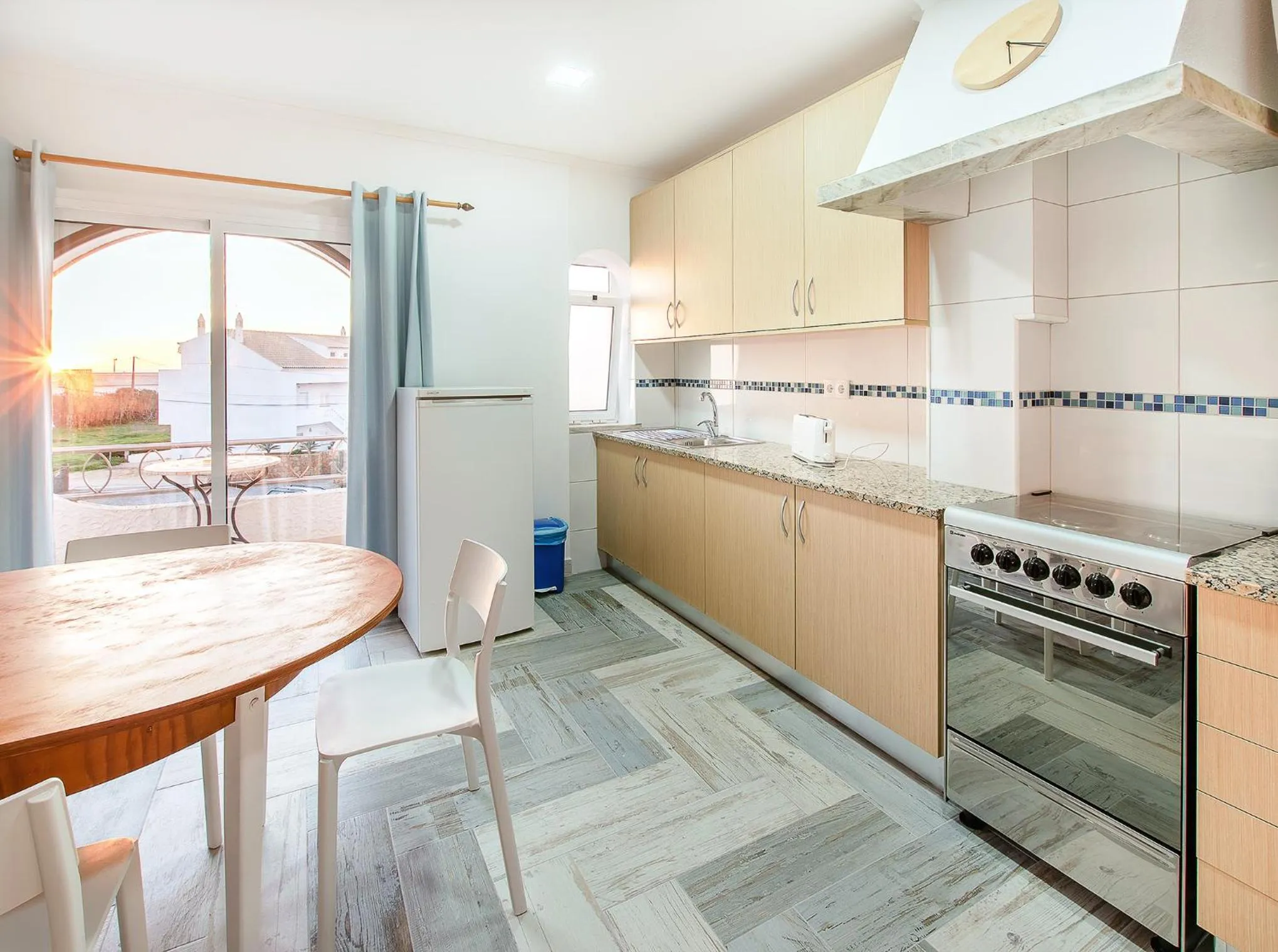 Kitchen or kitchenette in Tonel Apartamentos Turisticos