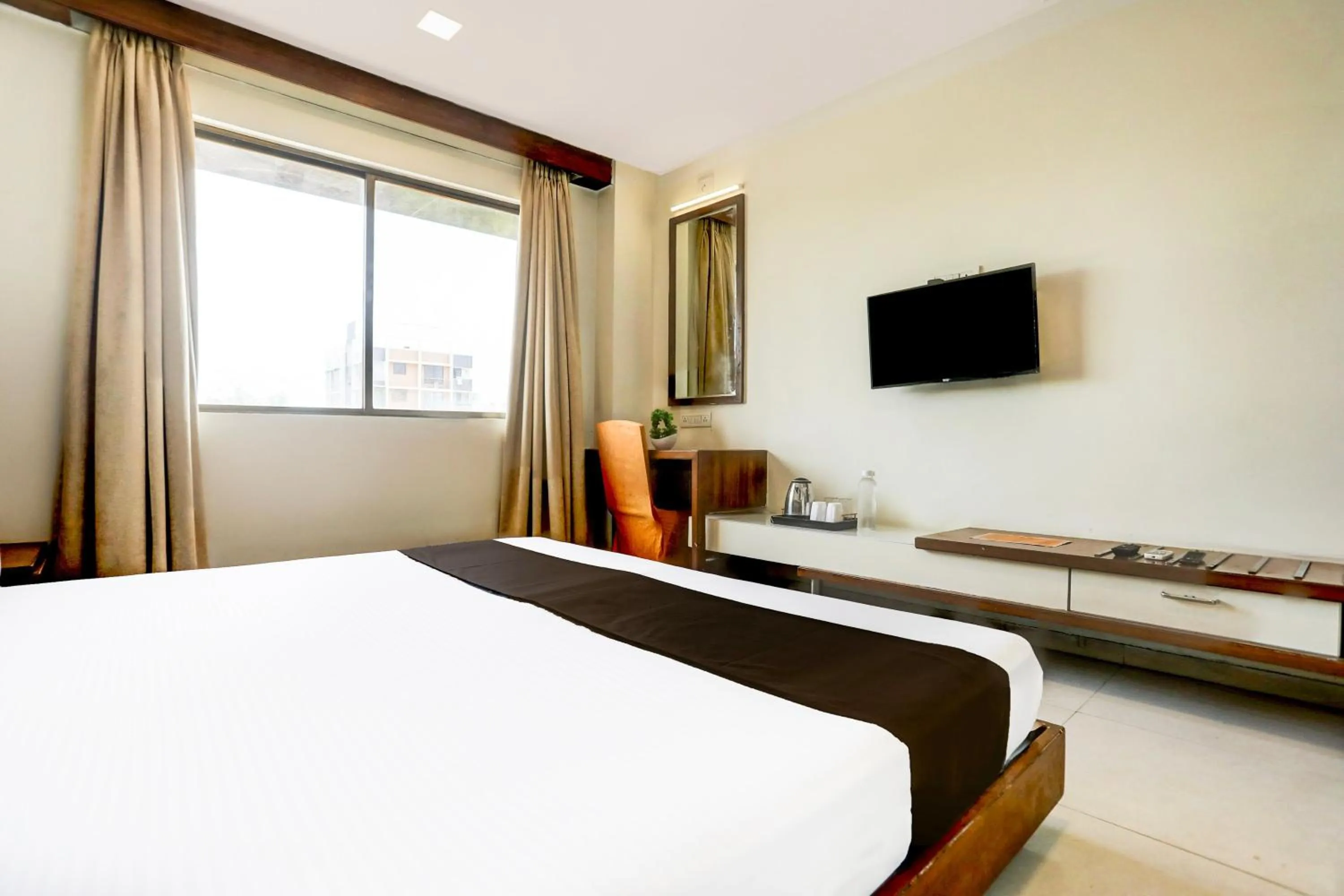 Bedroom, Bed in Super Townhouse Prahladnagar