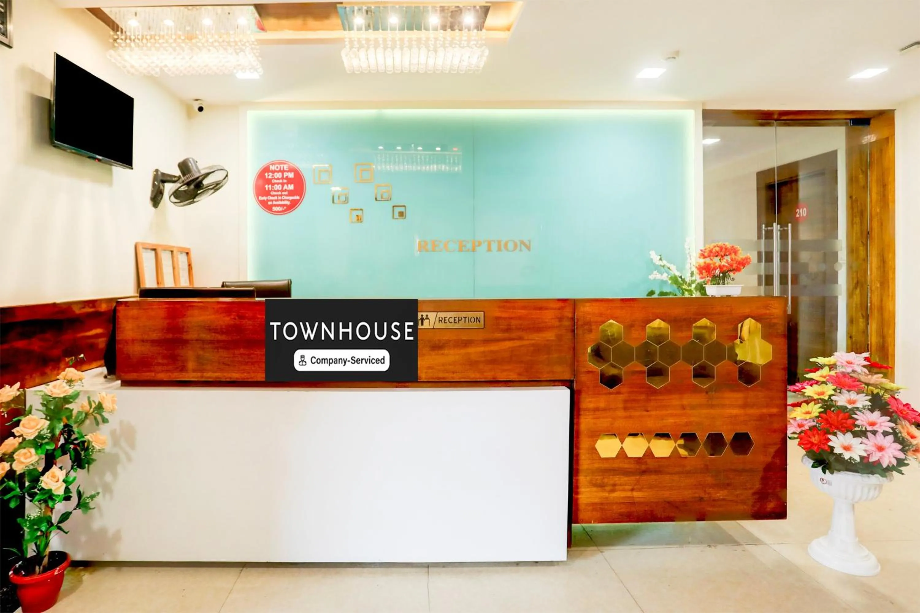 Lobby or reception in Super Townhouse Prahladnagar