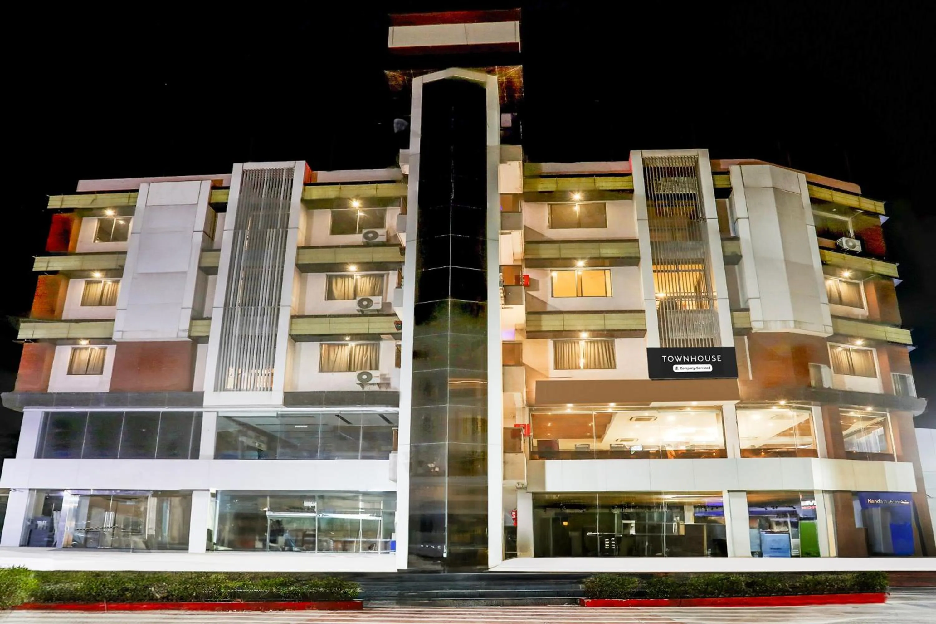 Facade/entrance in Super Townhouse Prahladnagar