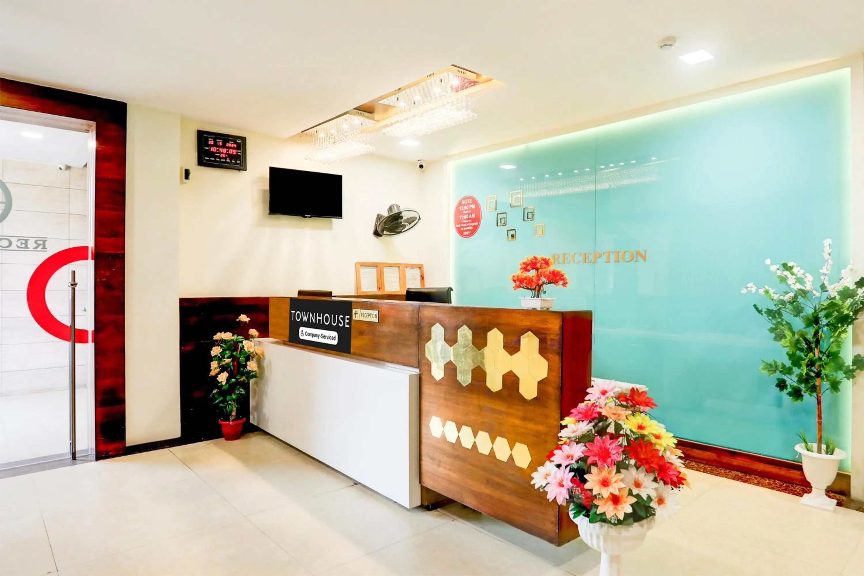 Lobby or reception in Super Townhouse Prahladnagar