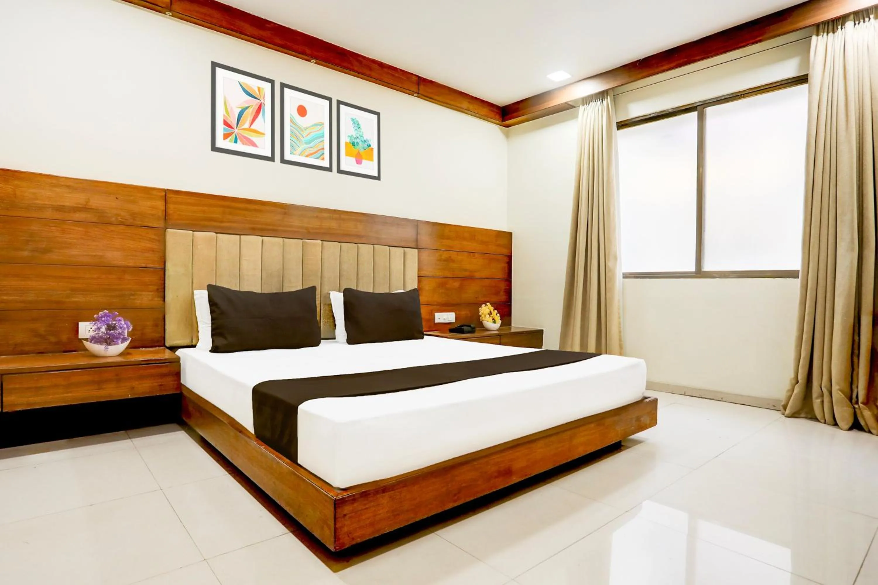 Bedroom, Bed in Super Townhouse Prahladnagar