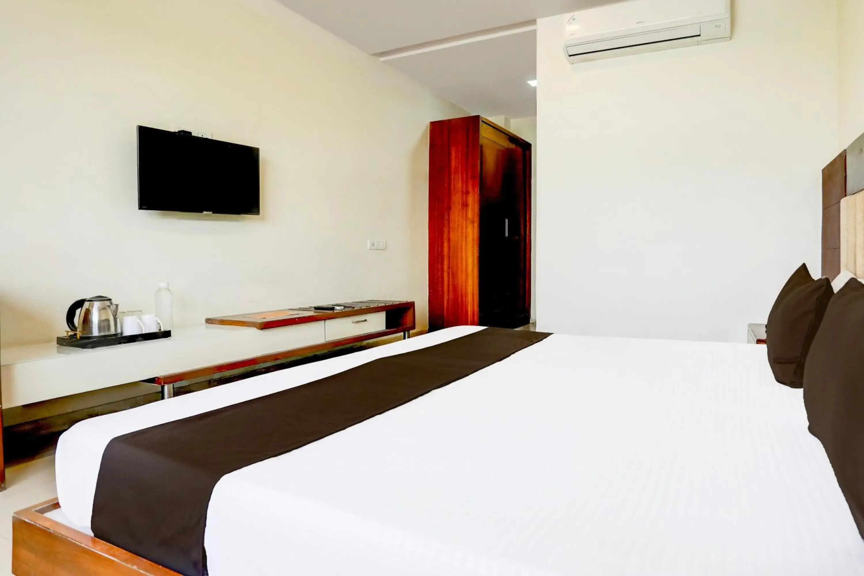 Bedroom, Bed in Super Townhouse Prahladnagar Bedroom, Bed in Super Townhouse Prahladnagar