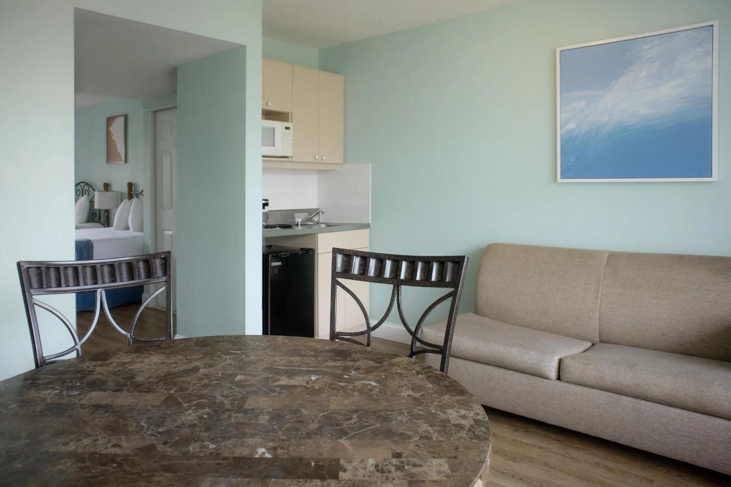 Kitchen or kitchenette in The Beachview Inn Clearwater Beach