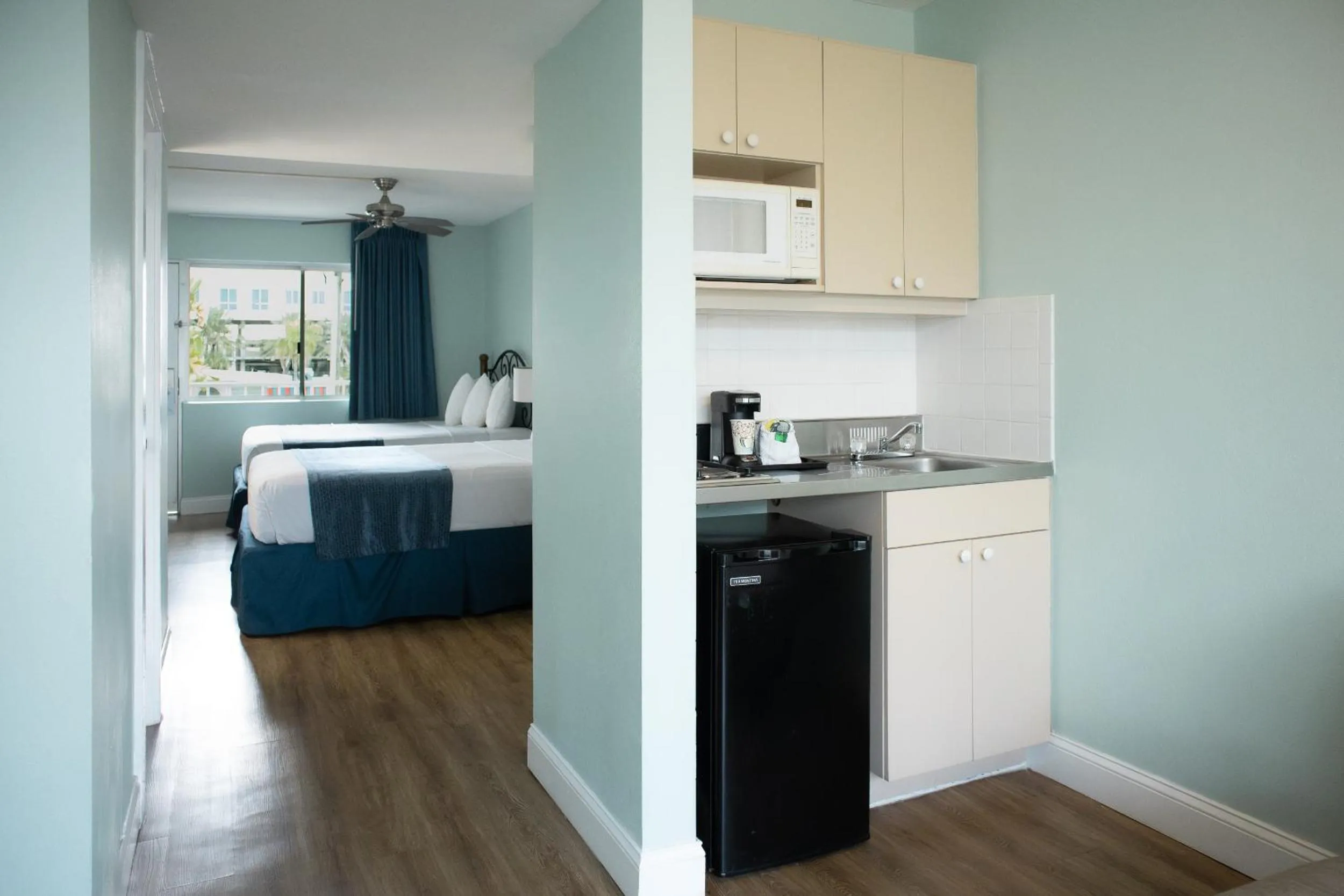 Kitchen or kitchenette in The Beachview Inn Clearwater Beach