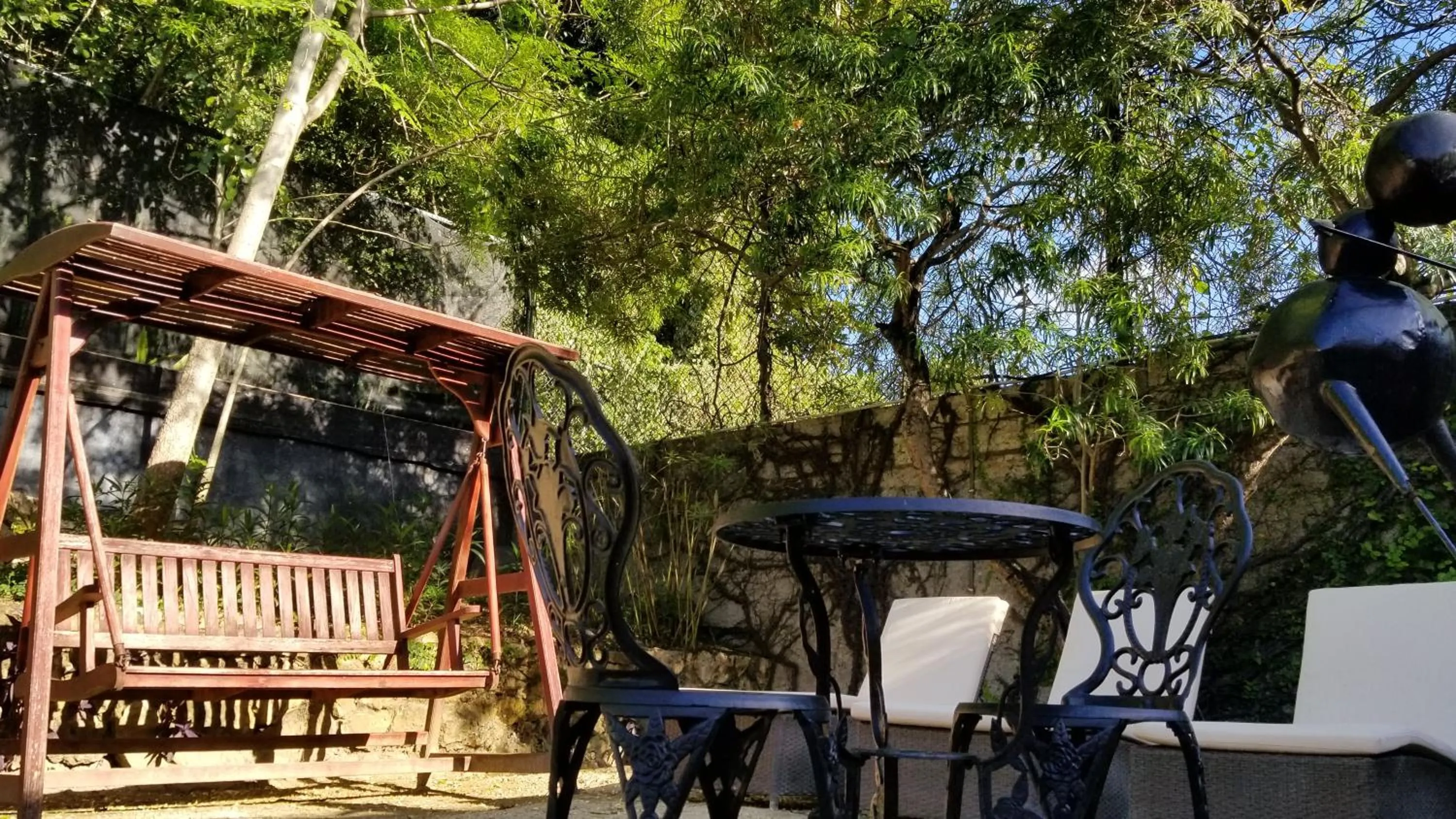 Garden in Altamont West Hotel